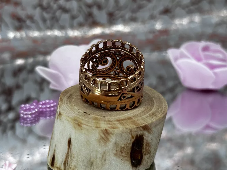 piekny-zloty-pierscionek-material-15835-2