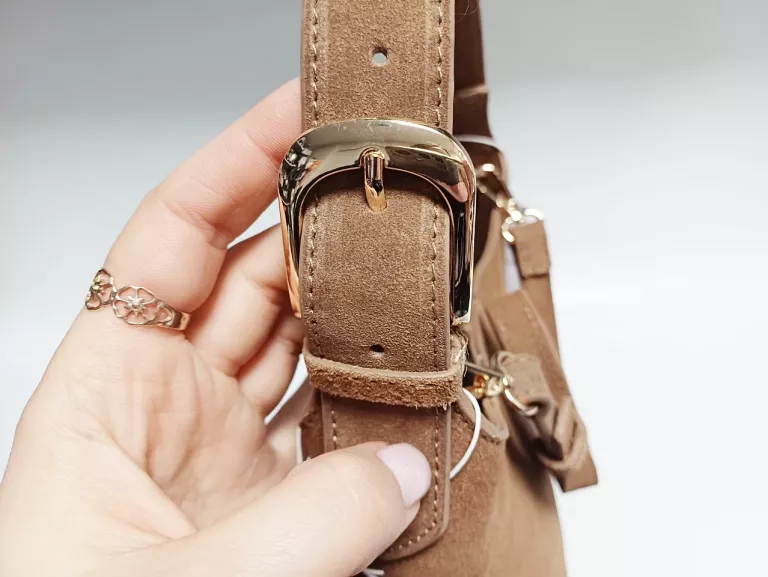 torebka-sinsay-zamsz-brazowa-material-dominujacy-203885-218285