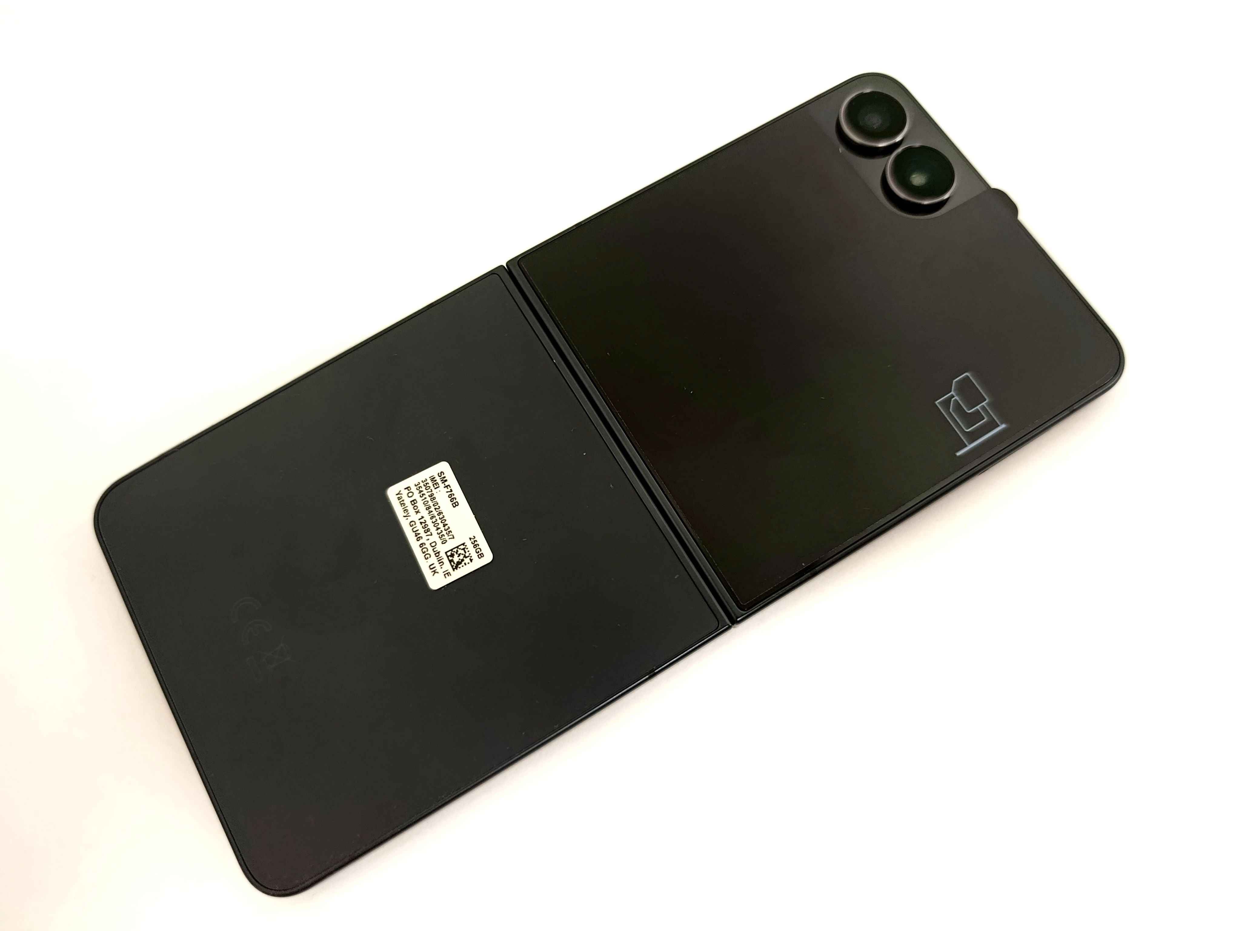 telefon-samsung-galaxy-z-flip7-12256gb-pojemnosc-akumulatora-4000