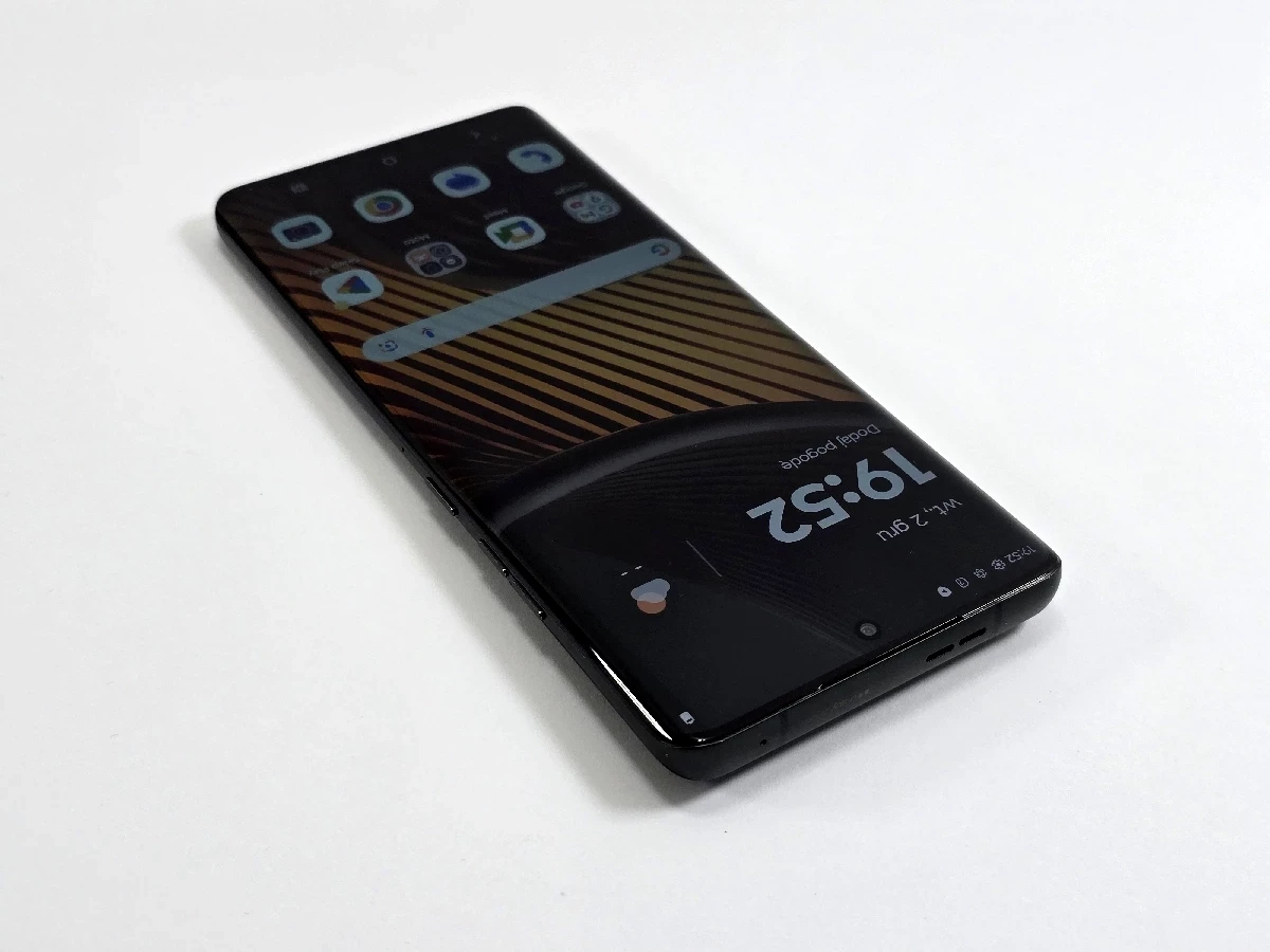 smartfon-motorola-edge-50-ultra-16-gb-1-tb-5g-szary-przekatna-ekranu-670