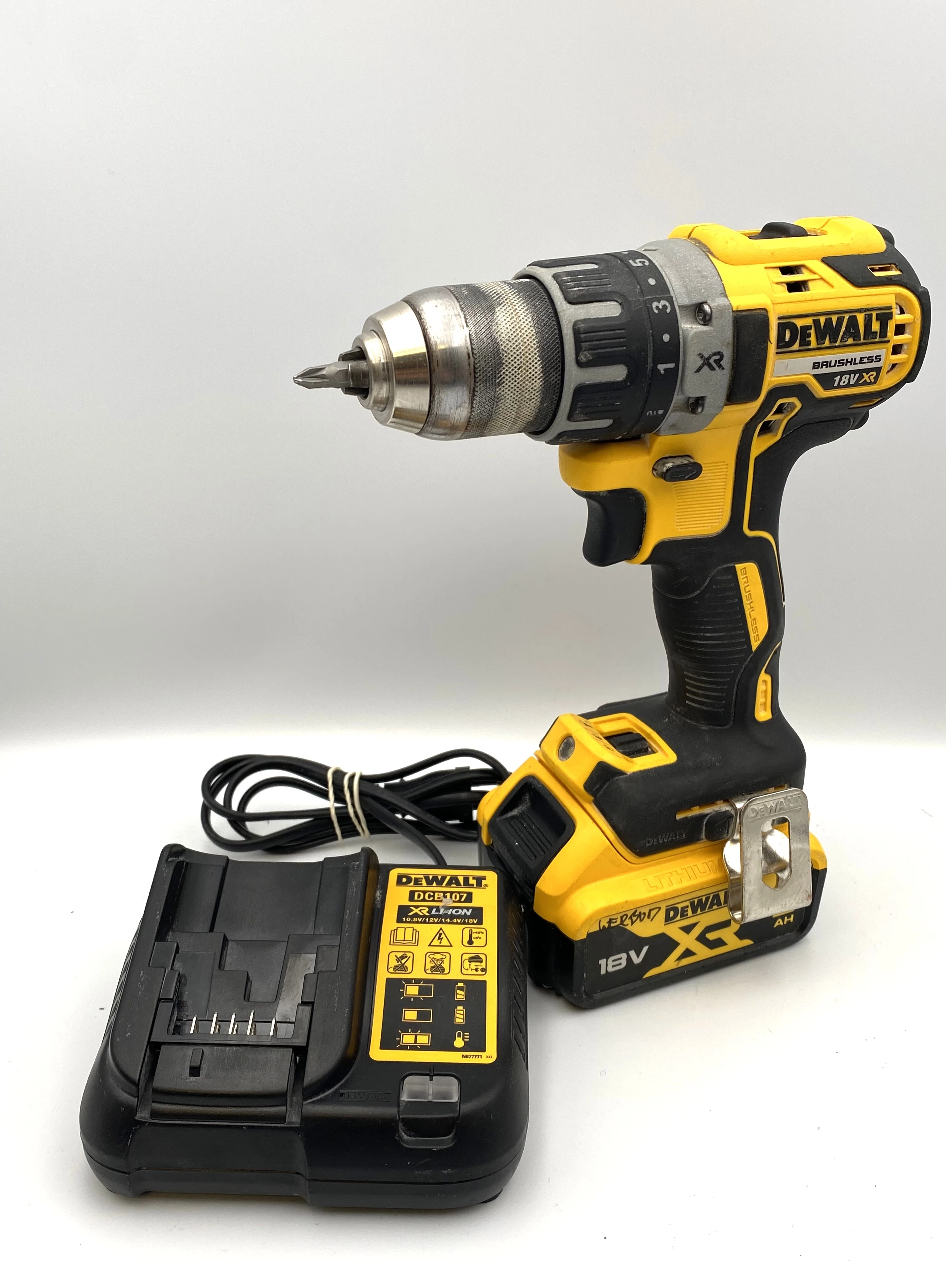 wkretarka-dewalt-dcd791-ladowarka-stefana-grota-roweckiego-7h-krakow