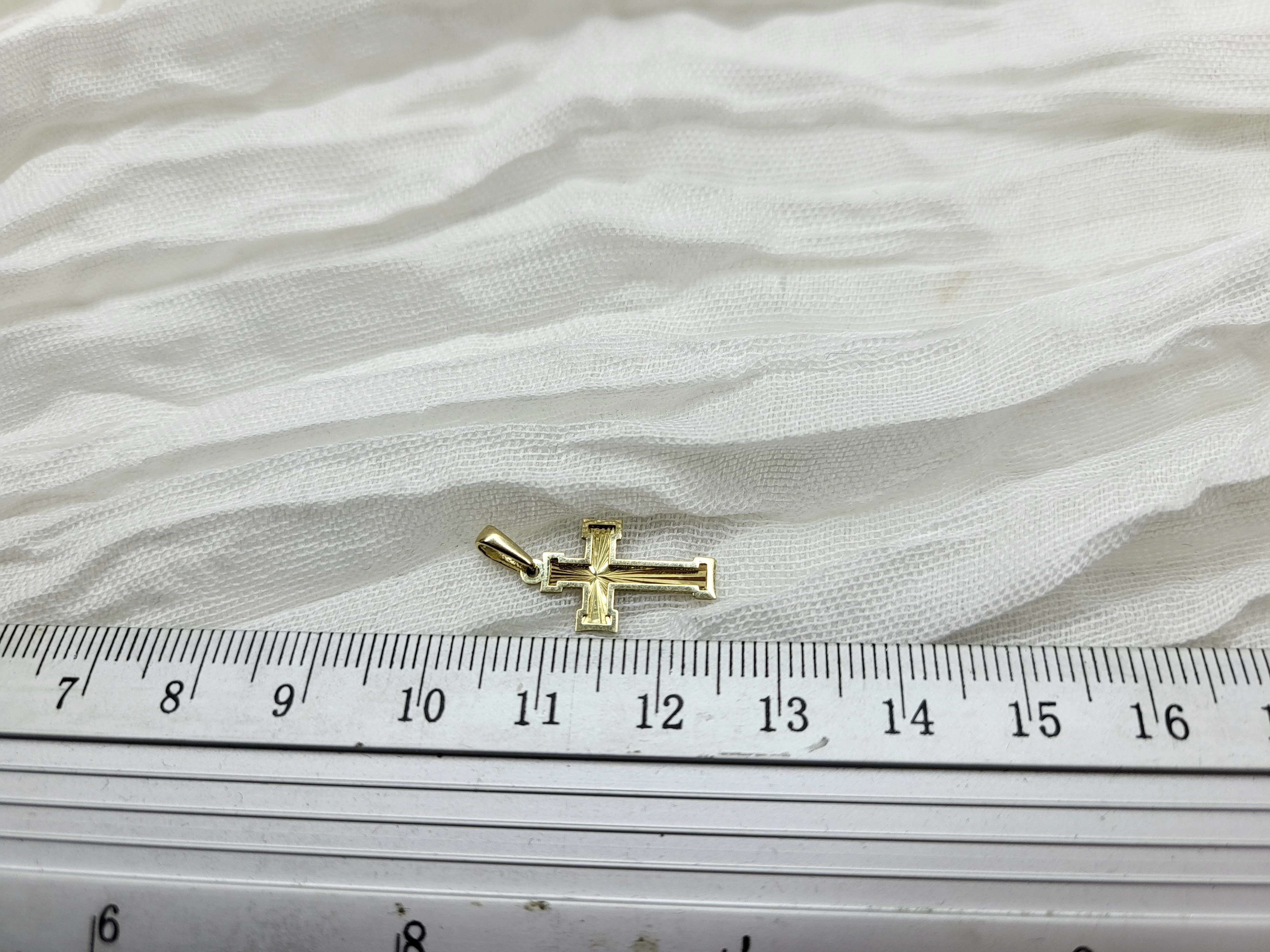 zloty-wisiorek-krzyzyk-pr585-047g-motyw-129129-20