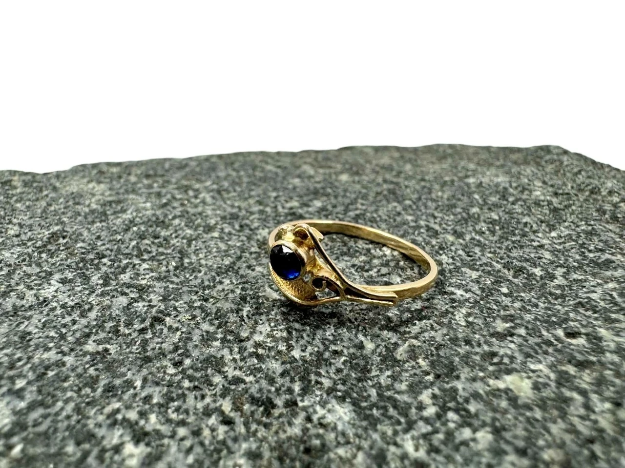 zloty-pierscionek-z-listkiem-wysadzany-cyrkonia-pr-585-w-173-r-18-waga-173