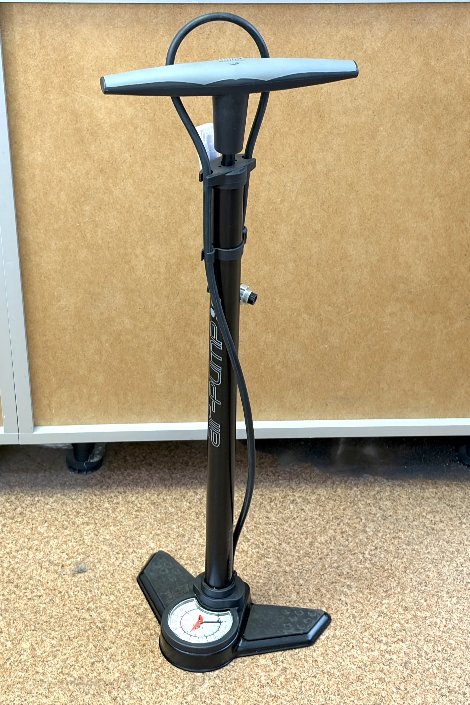 rowerowa-pompka-podlogowa-z-manometrem-dabrowskiego-149-poznan-ska-x