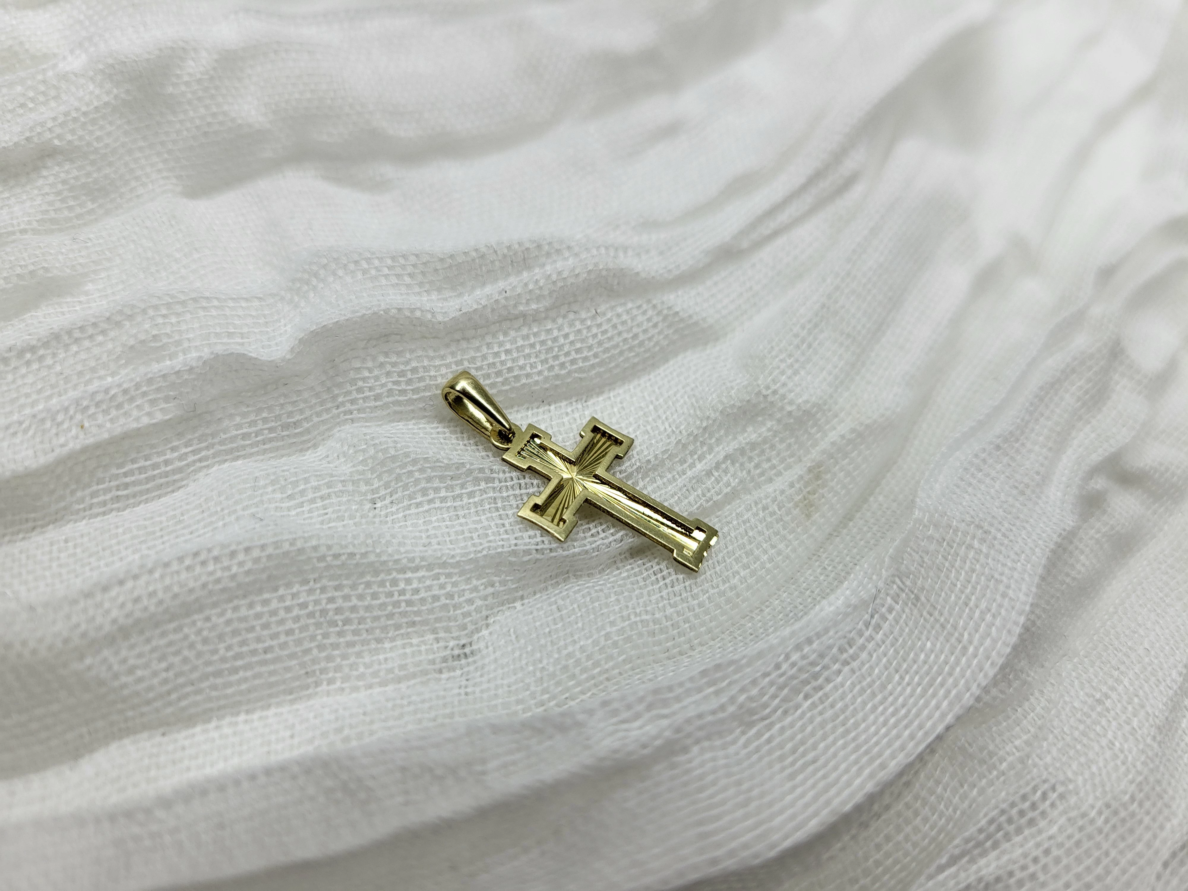 zloty-wisiorek-krzyzyk-pr585-047g-stan-11323-2