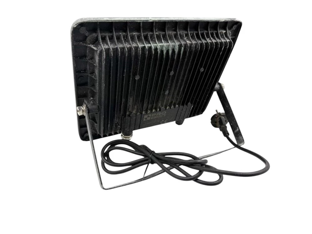 pro-reflektor-led-ip65-50w-80lm-moc-znamionowa-5000