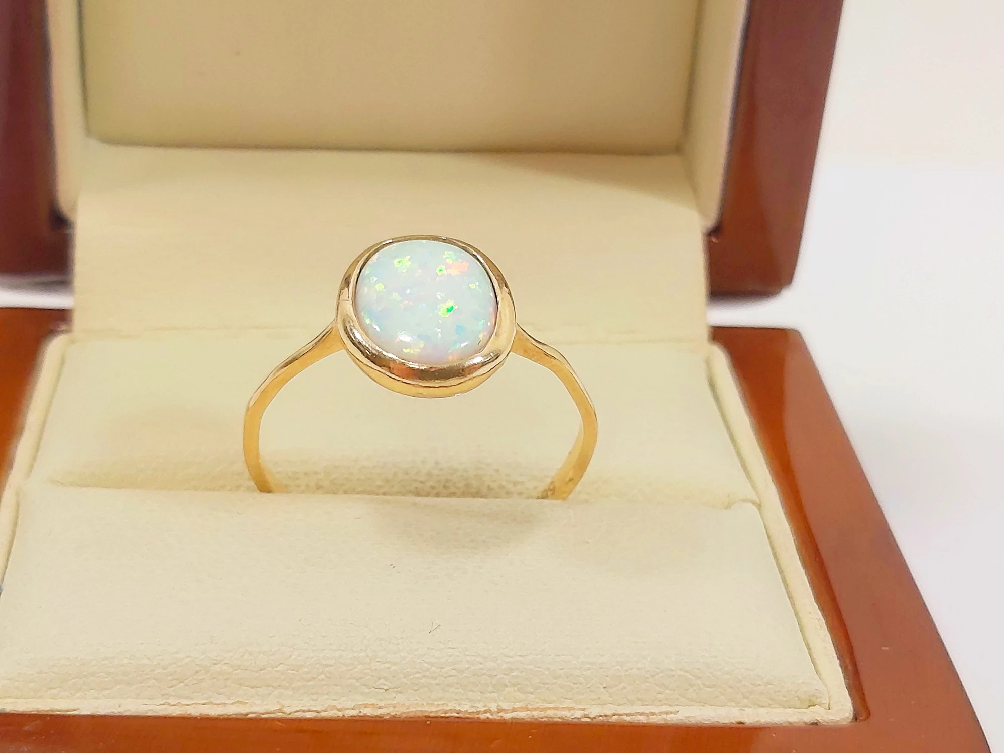 magiczny-zloty-pierscionek-proby-585-rozmiar-19-kamienie-221-128