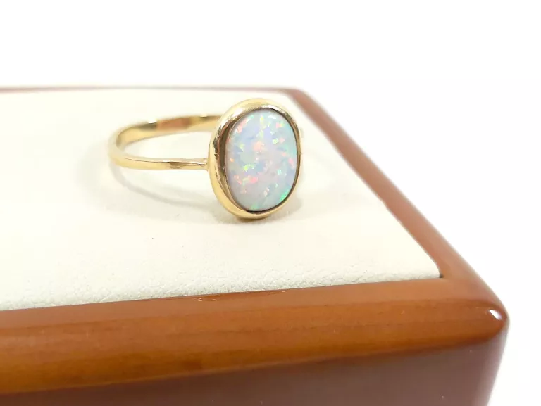 magiczny-zloty-pierscionek-proby-585-rozmiar-19-kamienie-221-128