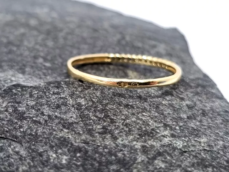 zloty-pierscionek-z-kolorowymi-cyrkoniami-585-w107-r22-rodzaj-2205-2