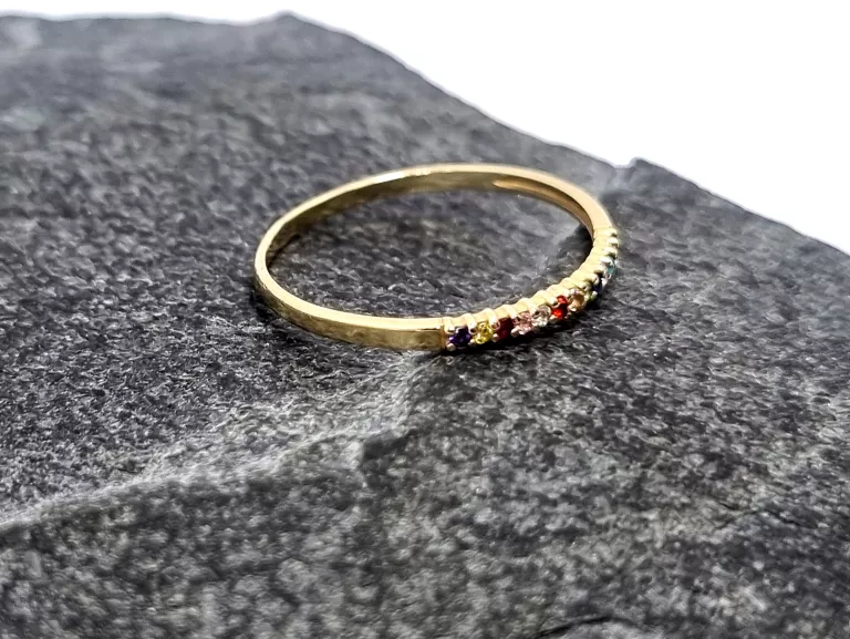 zloty-pierscionek-z-kolorowymi-cyrkoniami-585-w107-r22-stan-11323-2