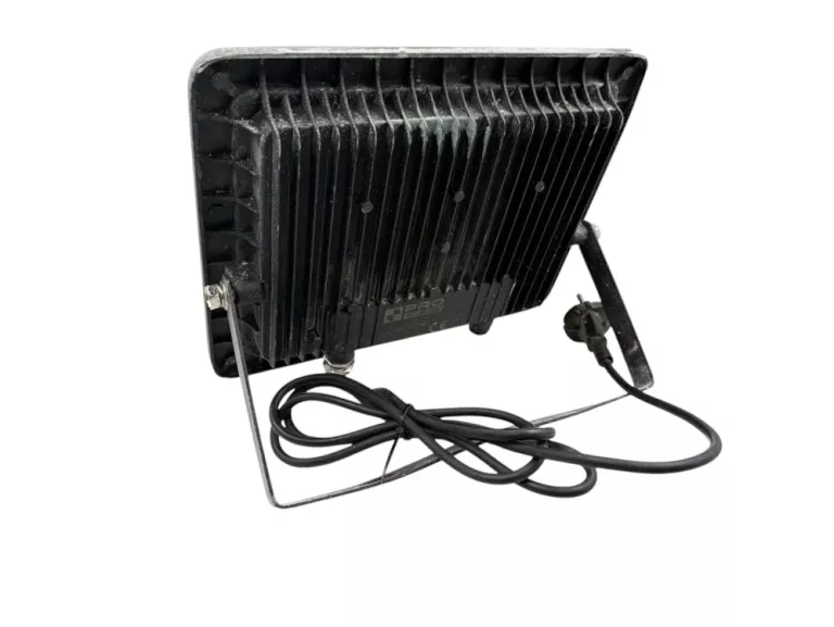 pro-reflektor-led-ip65-50w-80lm-moc-znamionowa-5000