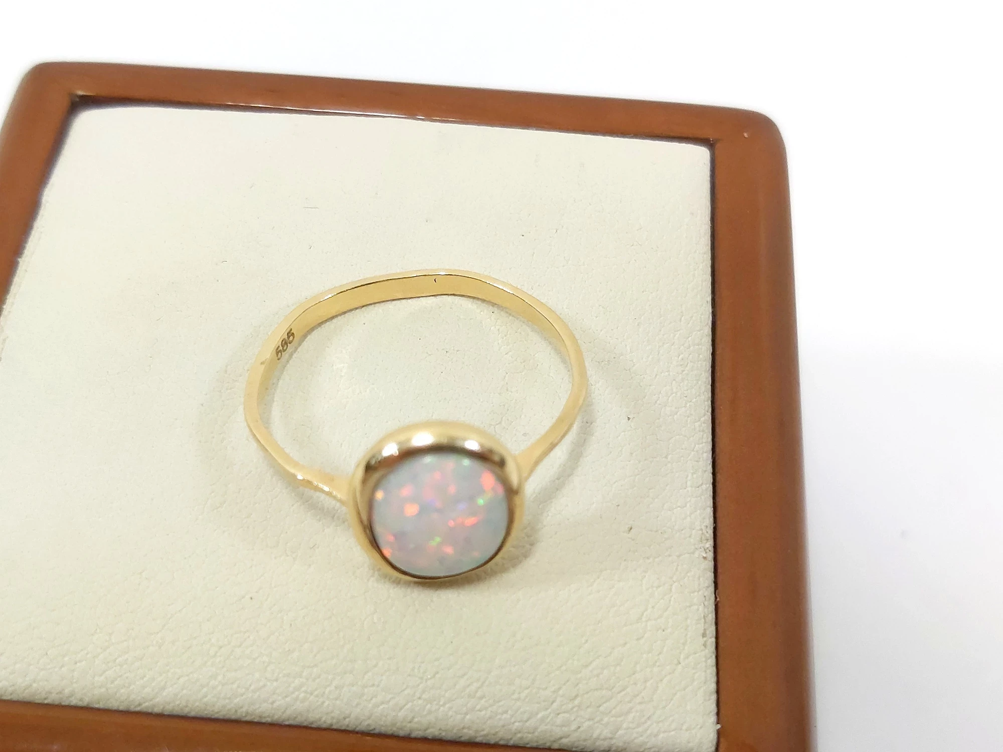 magiczny-zloty-pierscionek-proby-585-rozmiar-19-material-dominujacy-223721-131072