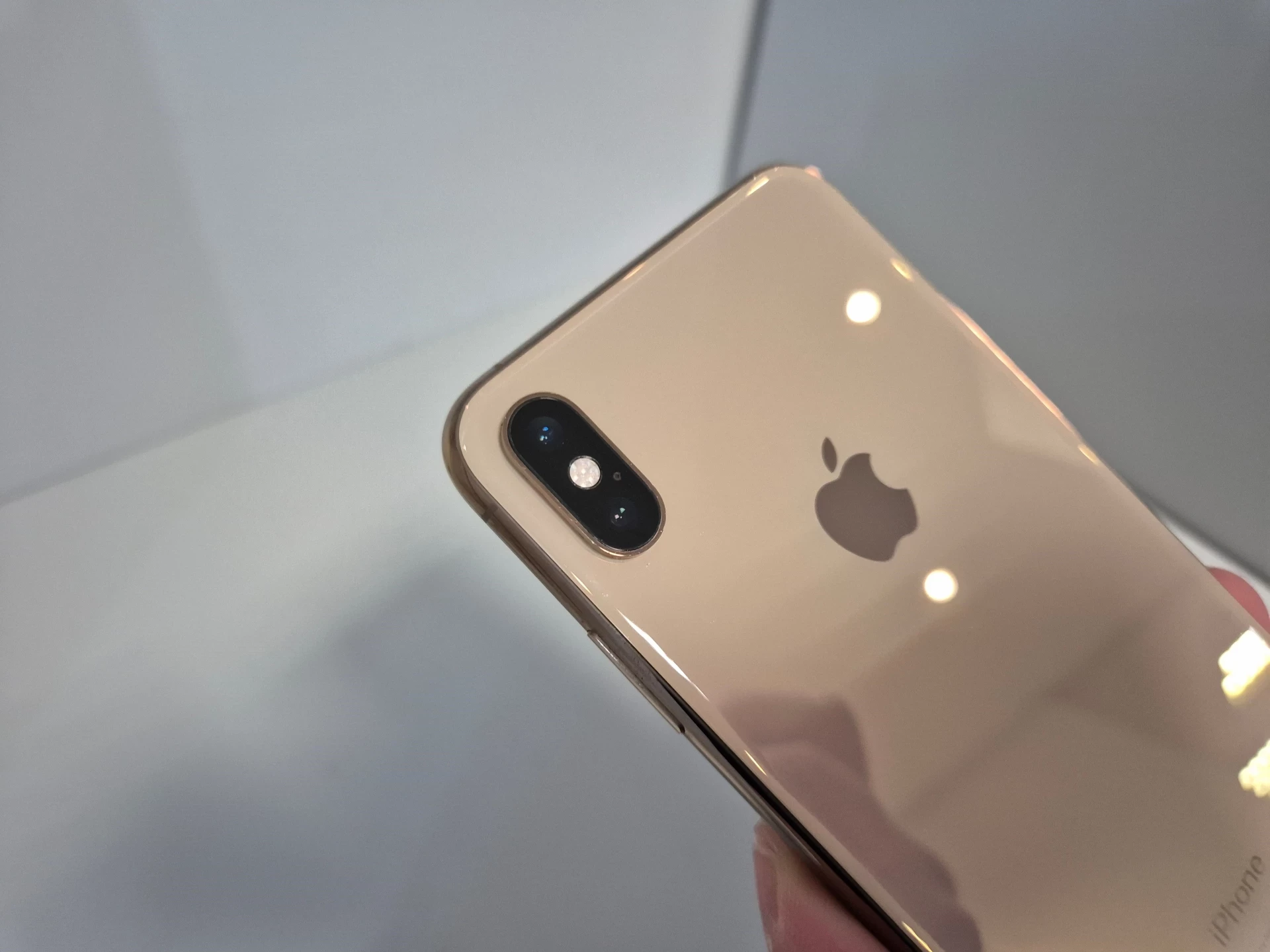 apple-iphone-xs-max-64gb-76-zloty-przekatna-ekranu-650