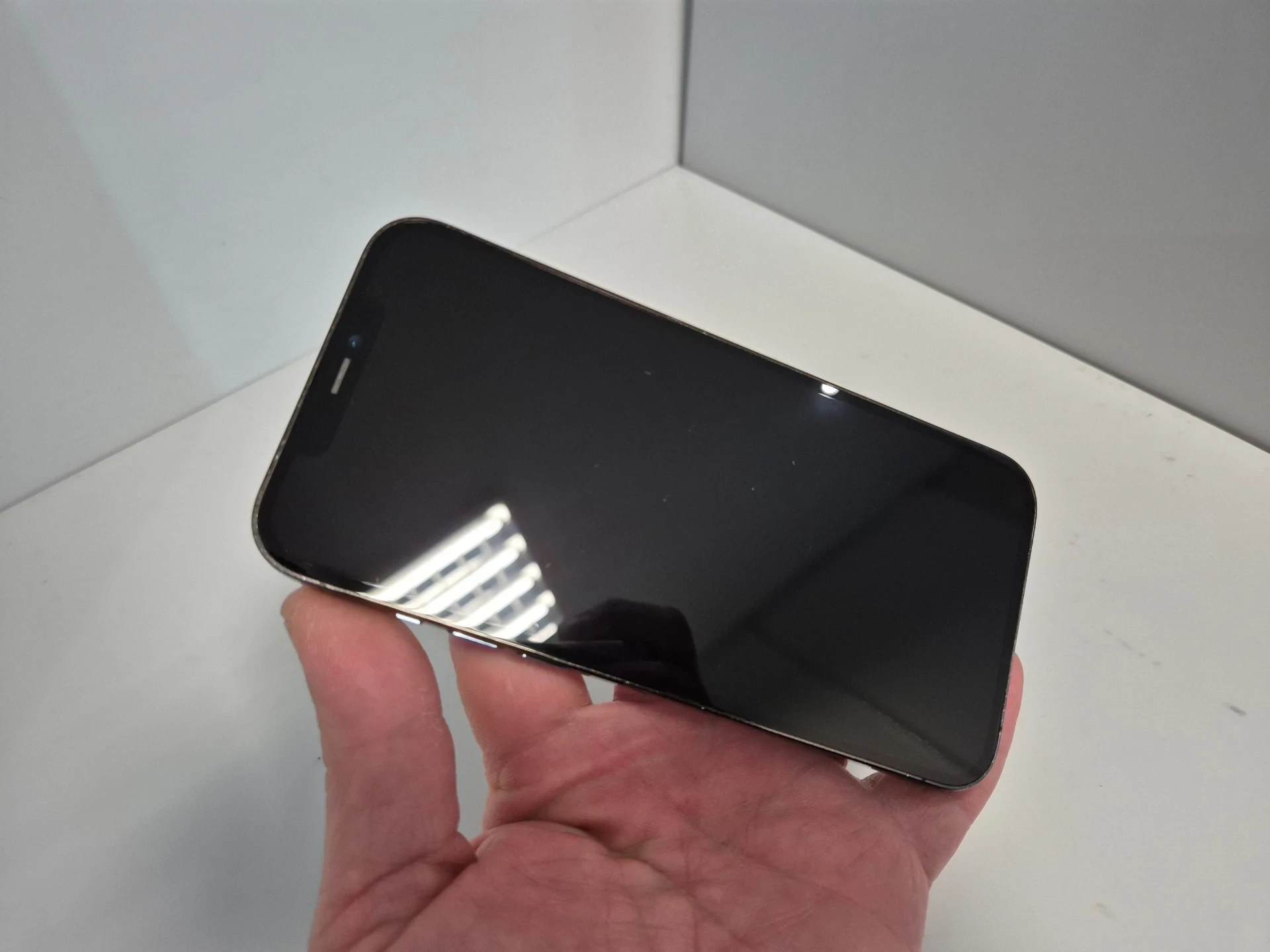 apple-iphone-12-pro-max-256gb-75-przekatna-ekranu-670