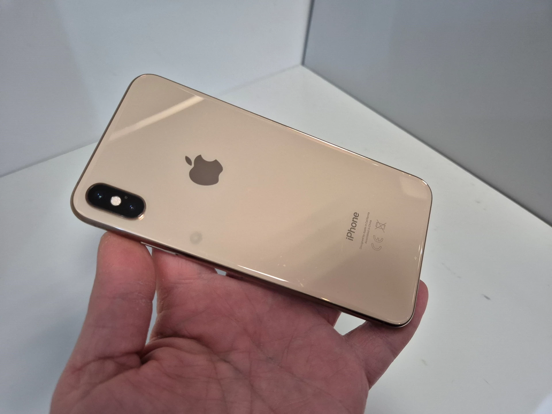 apple-iphone-xs-max-64gb-76-zloty-wbudowana-pamiec-202869-214193