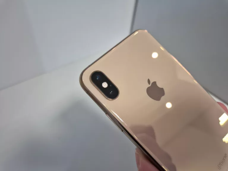 apple-iphone-xs-max-64gb-76-zloty-przekatna-ekranu-650