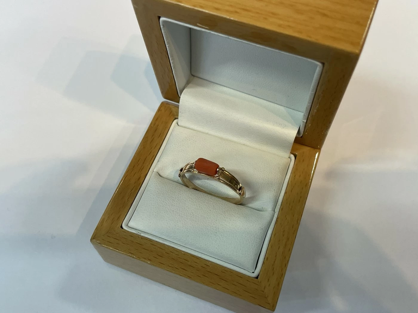 zloty-pierscionek-koral-585-221g-r22-stan-11323-2