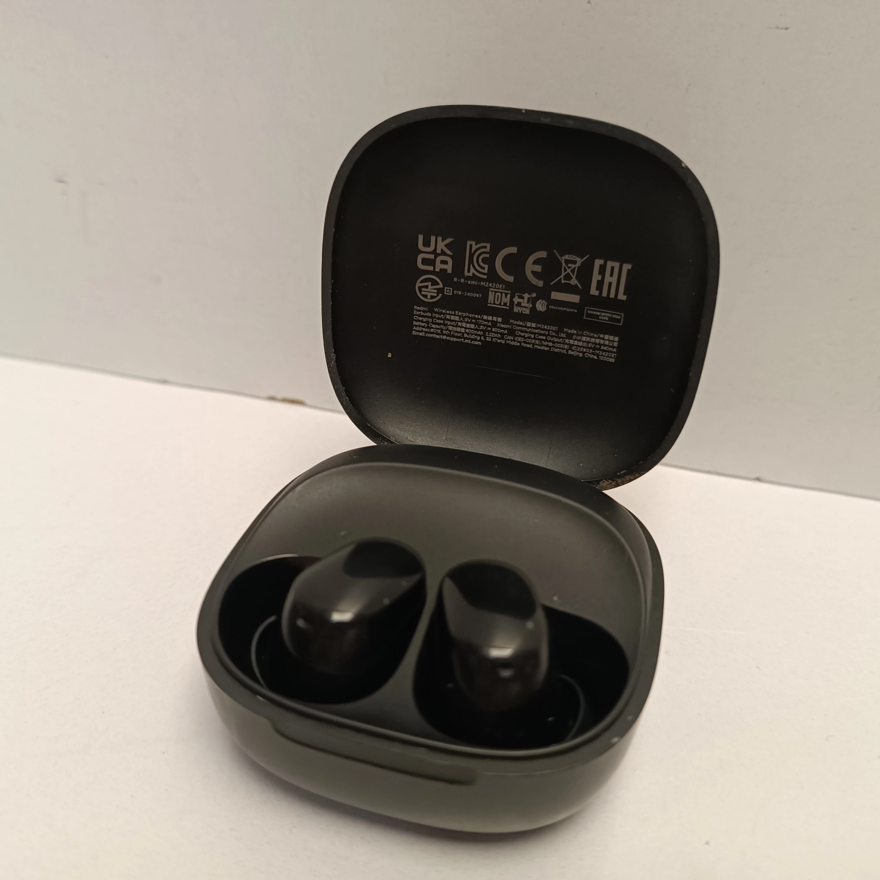 sluchawk-xiaomi-redmi-buds-6-play-kolor-dominujacy-129357-3