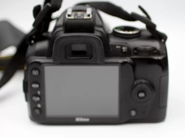 aparat-nikon-d300-z-obiektywem-lad-pokrowiec-rozdzielczosc-1220