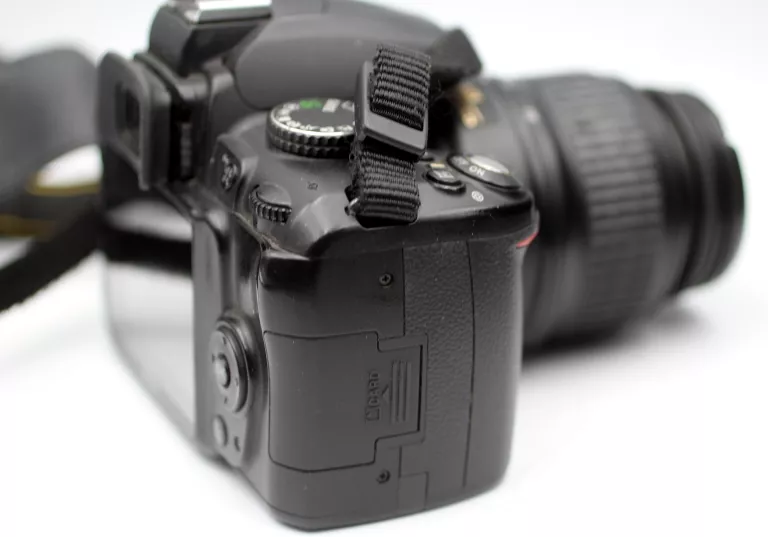 aparat-nikon-d300-z-obiektywem-lad-pokrowiec-w-zestawie-814-1