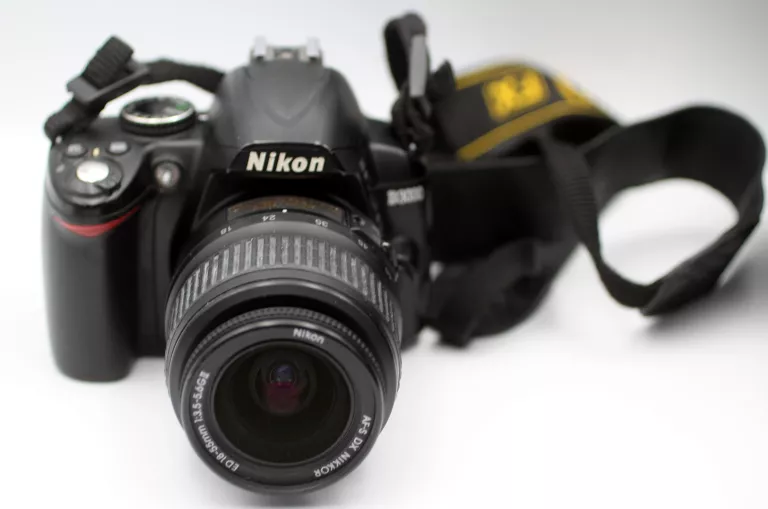 aparat-nikon-d300-z-obiektywem-lad-pokrowiec-ean-gtin-018208913398