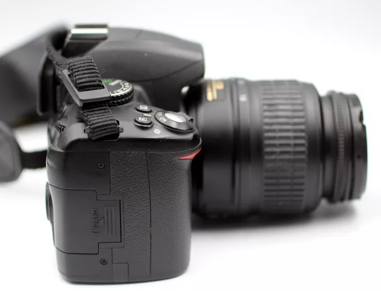 aparat-nikon-d300-z-obiektywem-lad-pokrowiec-rozmiar-matrycy-206882-228774