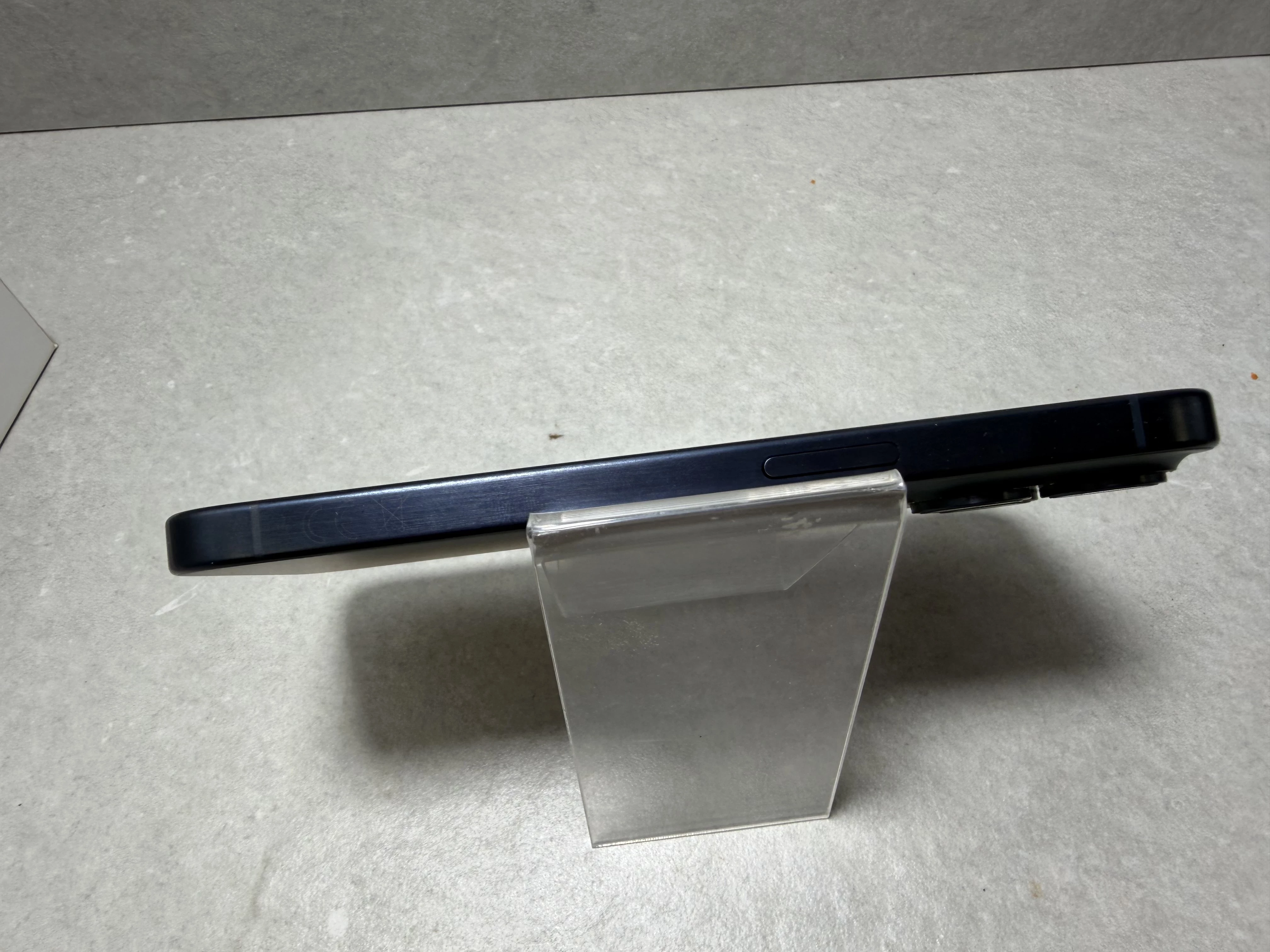 telefon-iphone-15-pro-88-128gb-pudelko-pojemnosc-akumulatora-3650