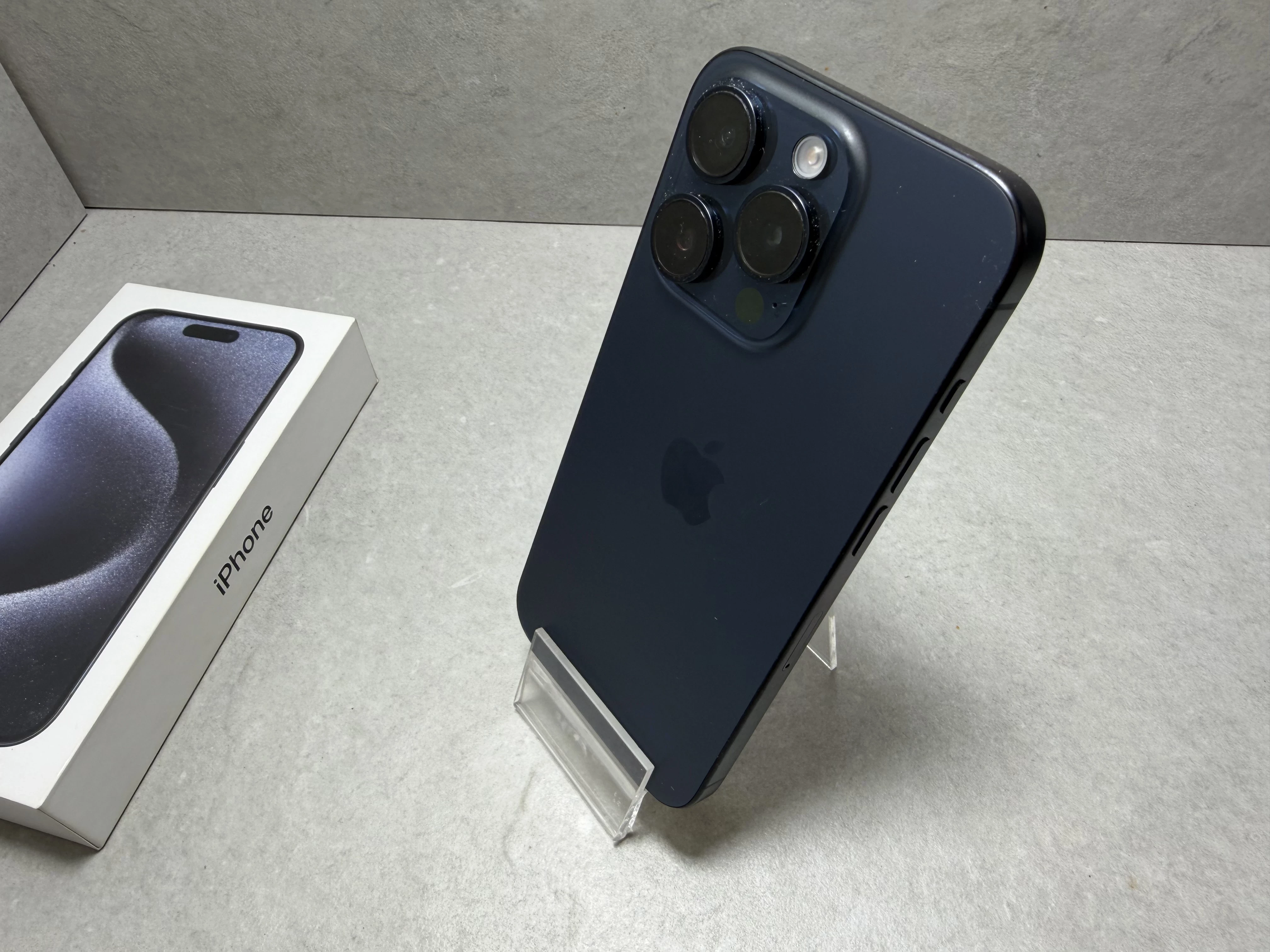 telefon-iphone-15-pro-88-128gb-pudelko-ean-gtin-195949019036