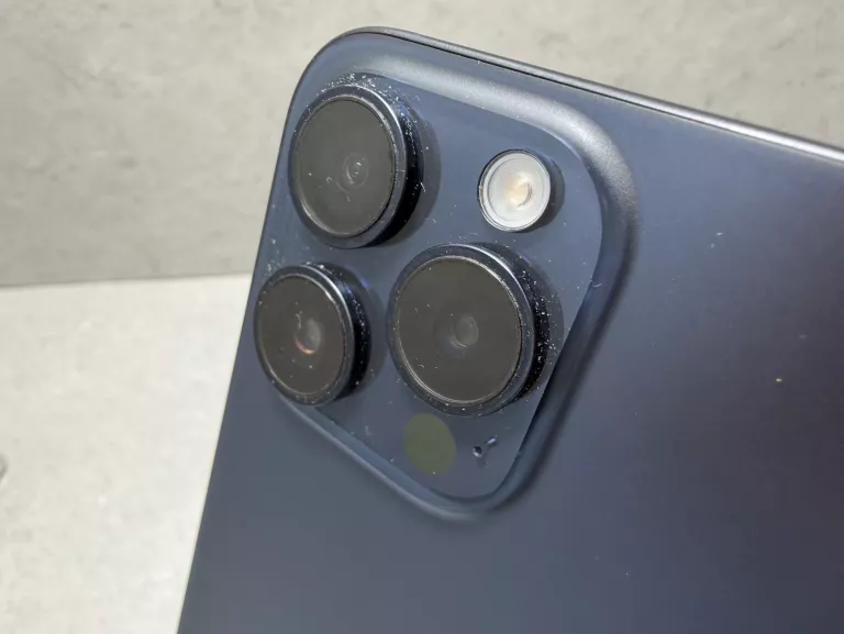 telefon-iphone-15-pro-88-128gb-pudelko-stan-11323-2