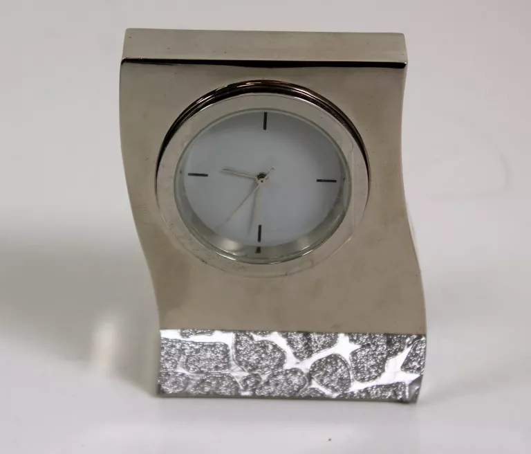 zegarek-stojacy-srebrny-marszalkowska-60-warszawa