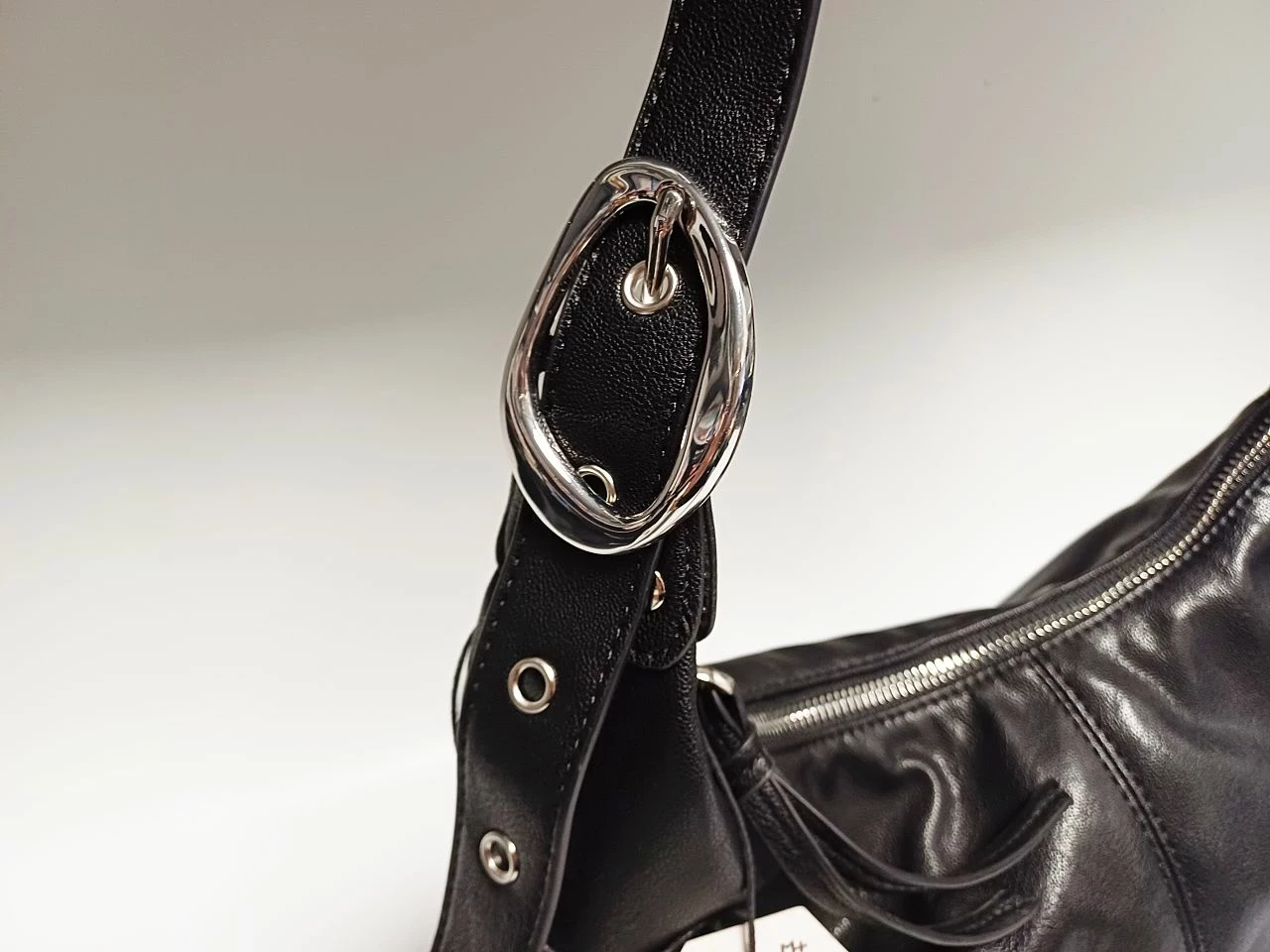 torebka-czarna-medicine-5905264907773-material-dominujacy-203885-218281