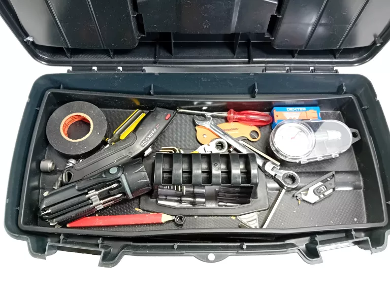 narzedziowa-skrzynka-tools-z-wyposazeniem-48cmx25cmx24cm-stan-11323-2