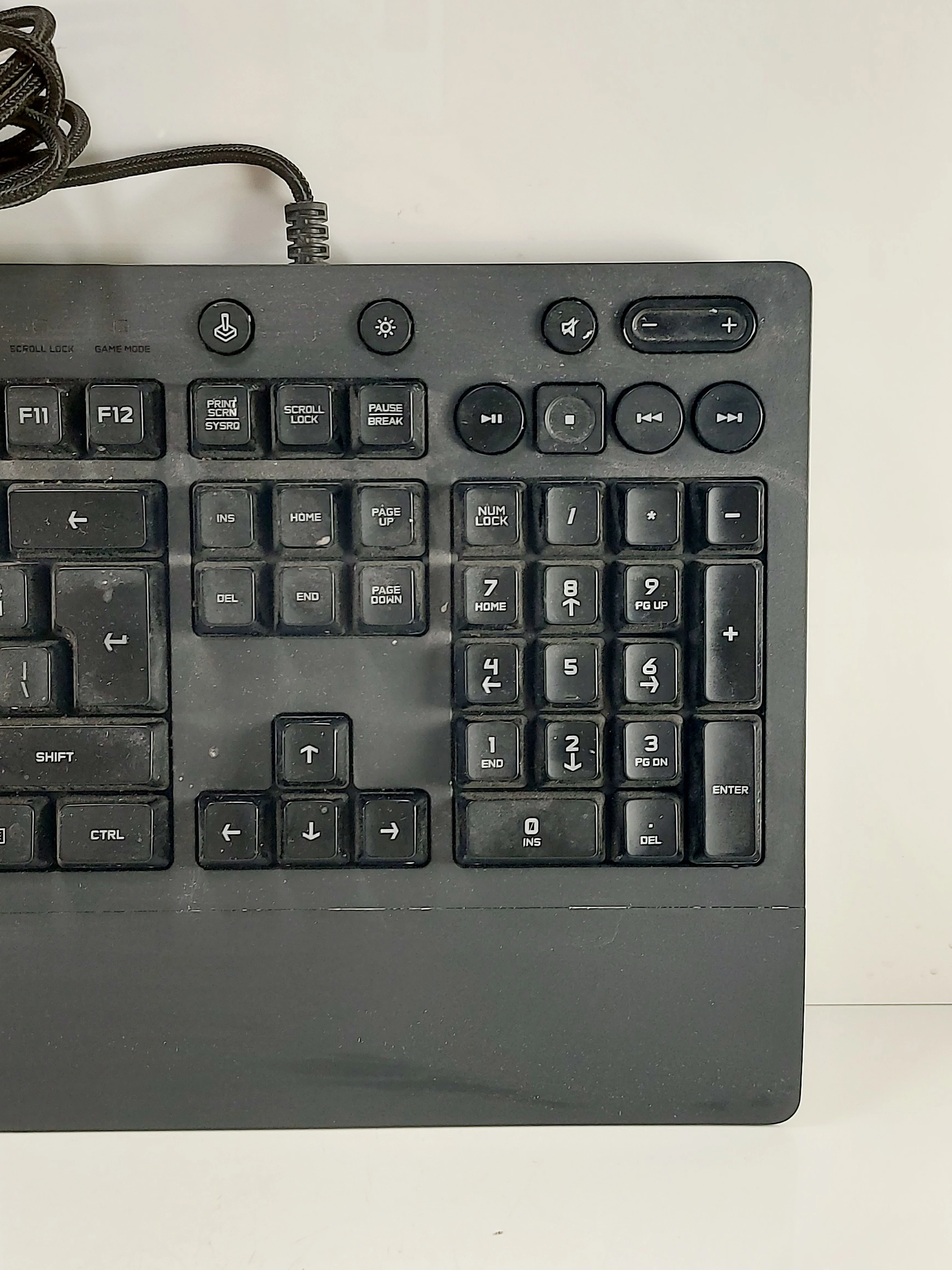 klawiatura-przewodowa-logitech-g213-prodigy-stan-11323-2