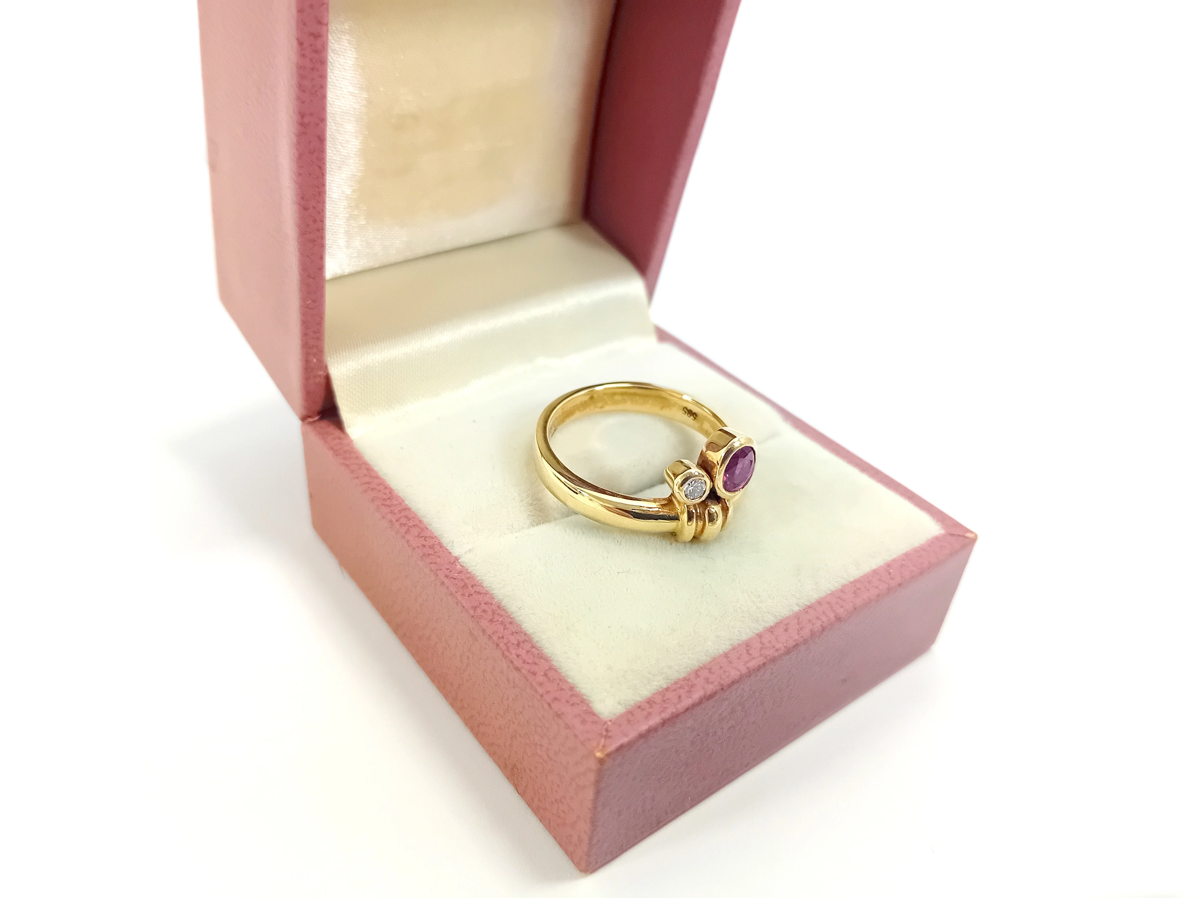 wyjatkowy-zloty-pierscionek-z-rubinem-i-diamentem-pr-585-rozmiar-15-stan-11323-253806