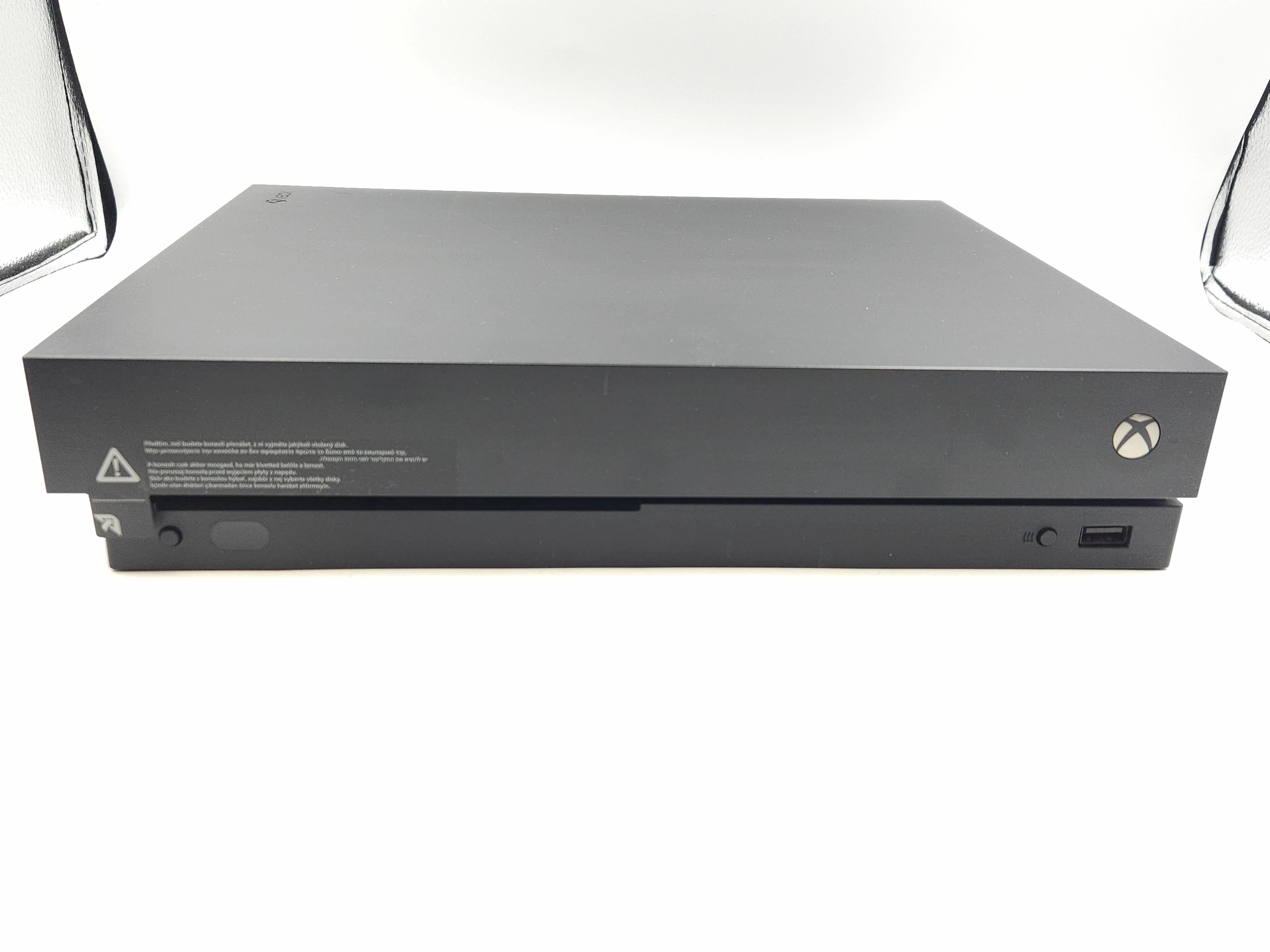 konsola-xbox-one-x-komplet-liczba-kontrolerow-w-zestawie-205994-225550