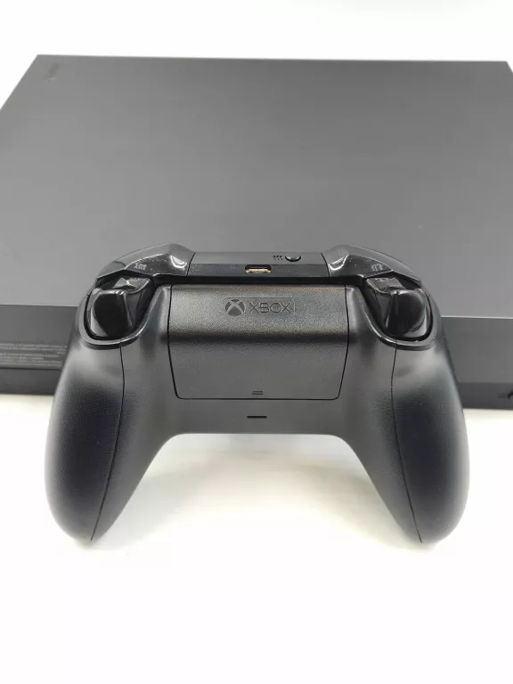 konsola-xbox-one-x-komplet-wersja-konsoli-130591-225650