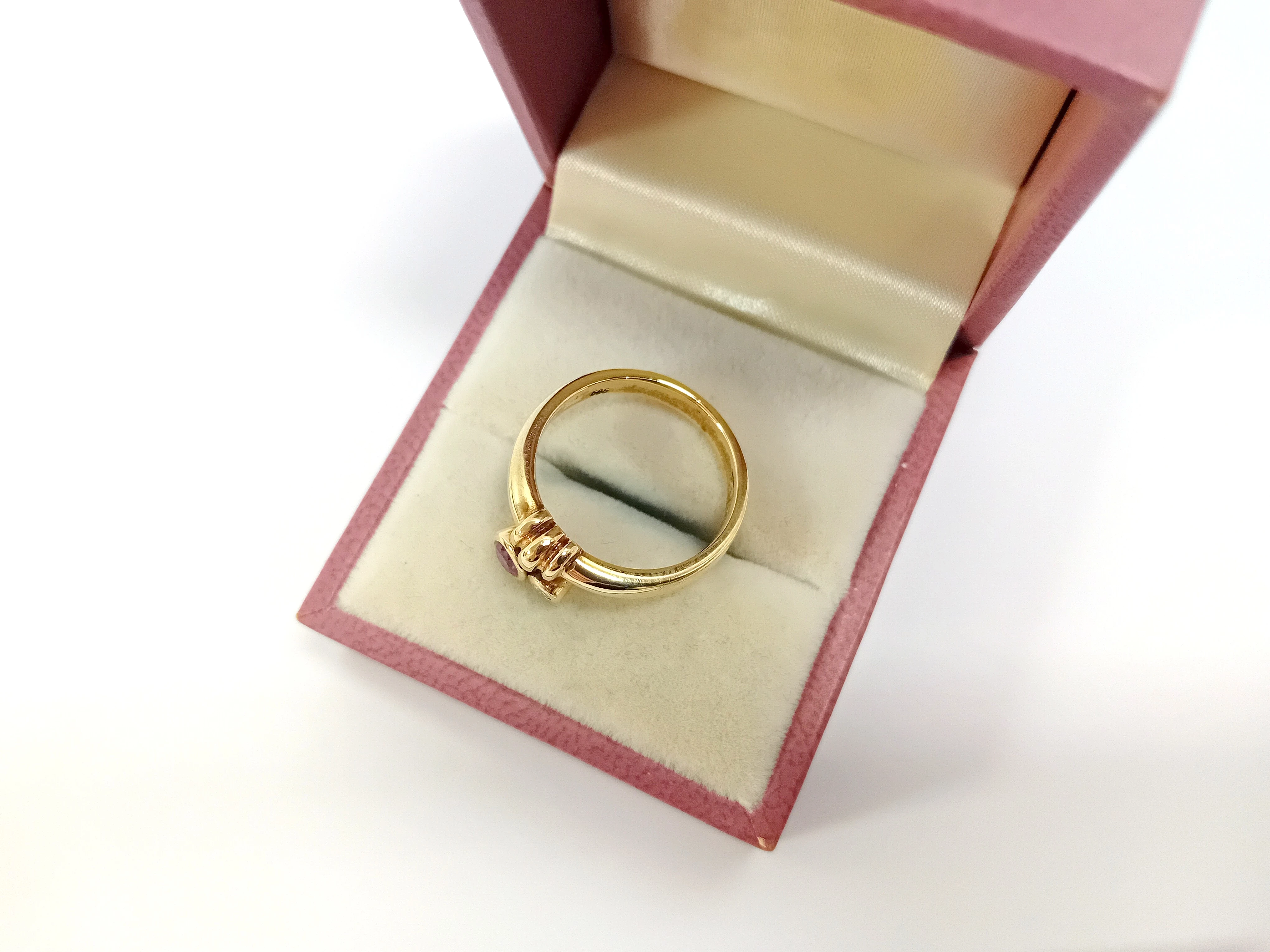 wyjatkowy-zloty-pierscionek-z-rubinem-i-diamentem-pr-585-rozmiar-15-material-dominujacy-223721-131072