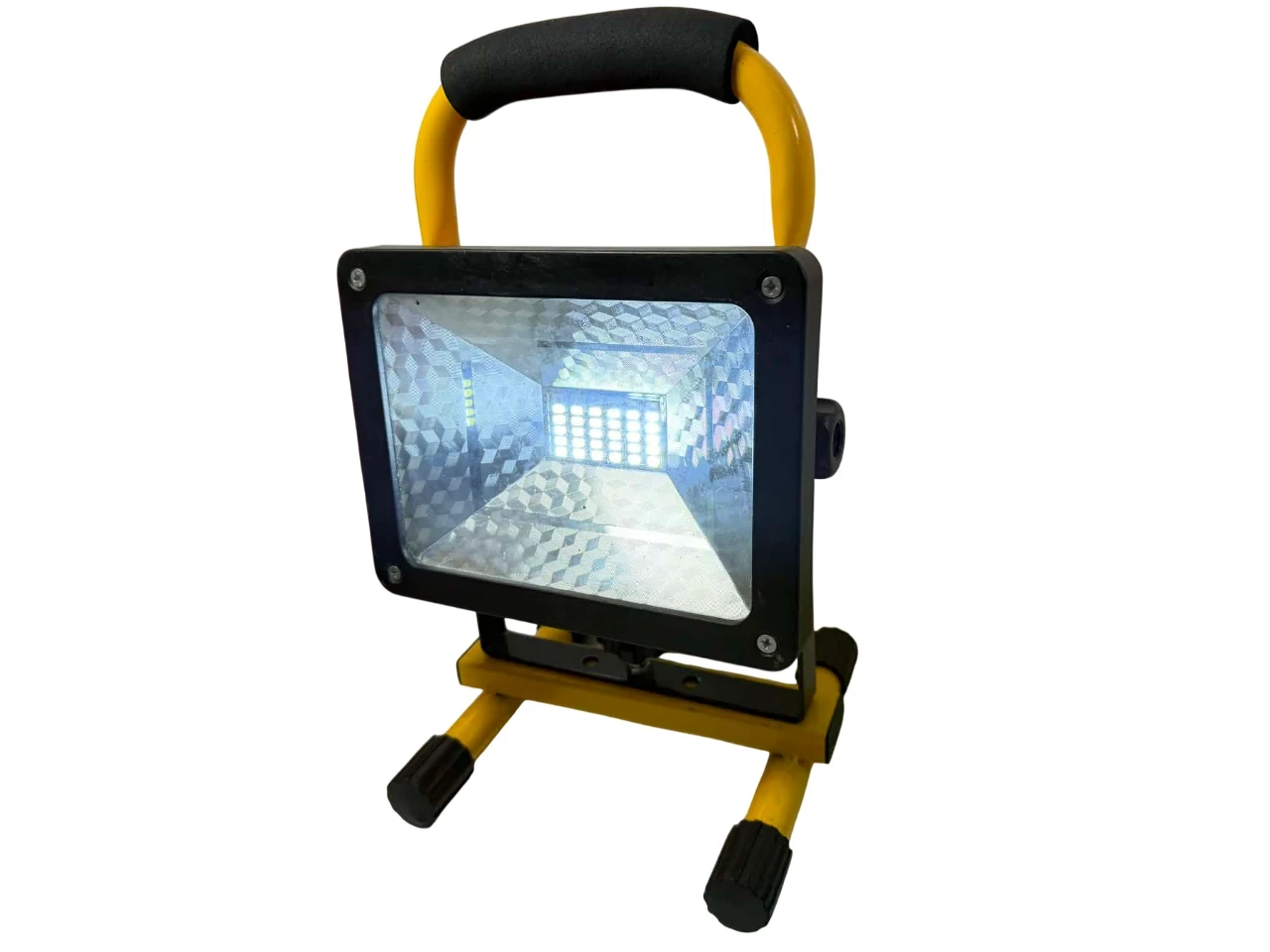 lampa-halogenbudowlana-na-stojaku-z-ladowarka-bardzo-mocna-rybnicka-3-gliwice-g1