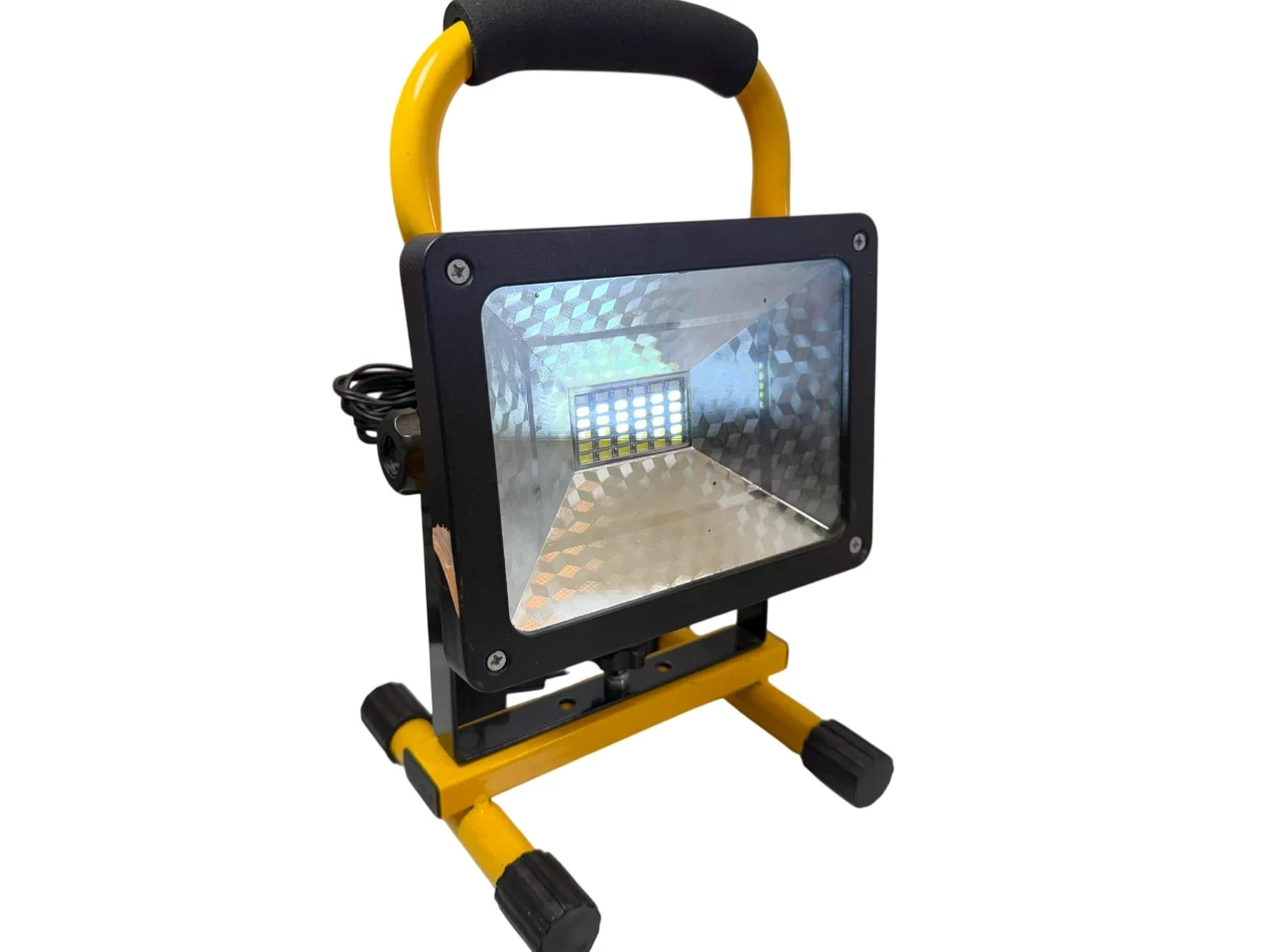 lampa-halogenbudowlana-na-stojaku-z-ladowarka-bardzo-mocna-stan-11323-2