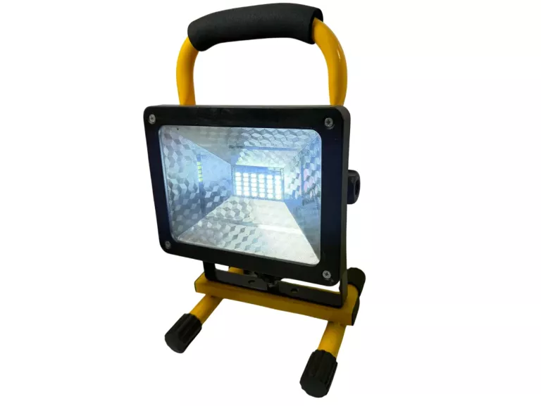 lampa-halogenbudowlana-na-stojaku-z-ladowarka-bardzo-mocna-rybnicka-3-gliwice-g1