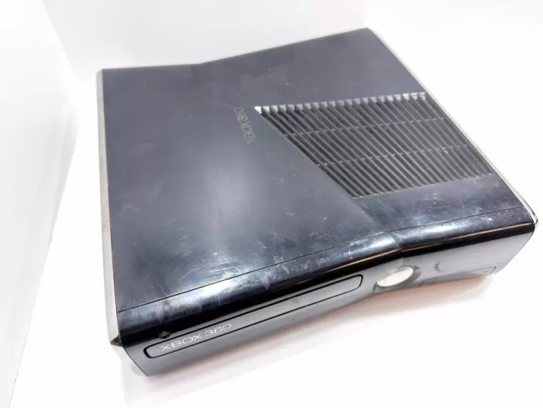 konsola-xbox-360-s-1439-250gb-pad-okablowanie-gry-w-zestawie-205998-225574