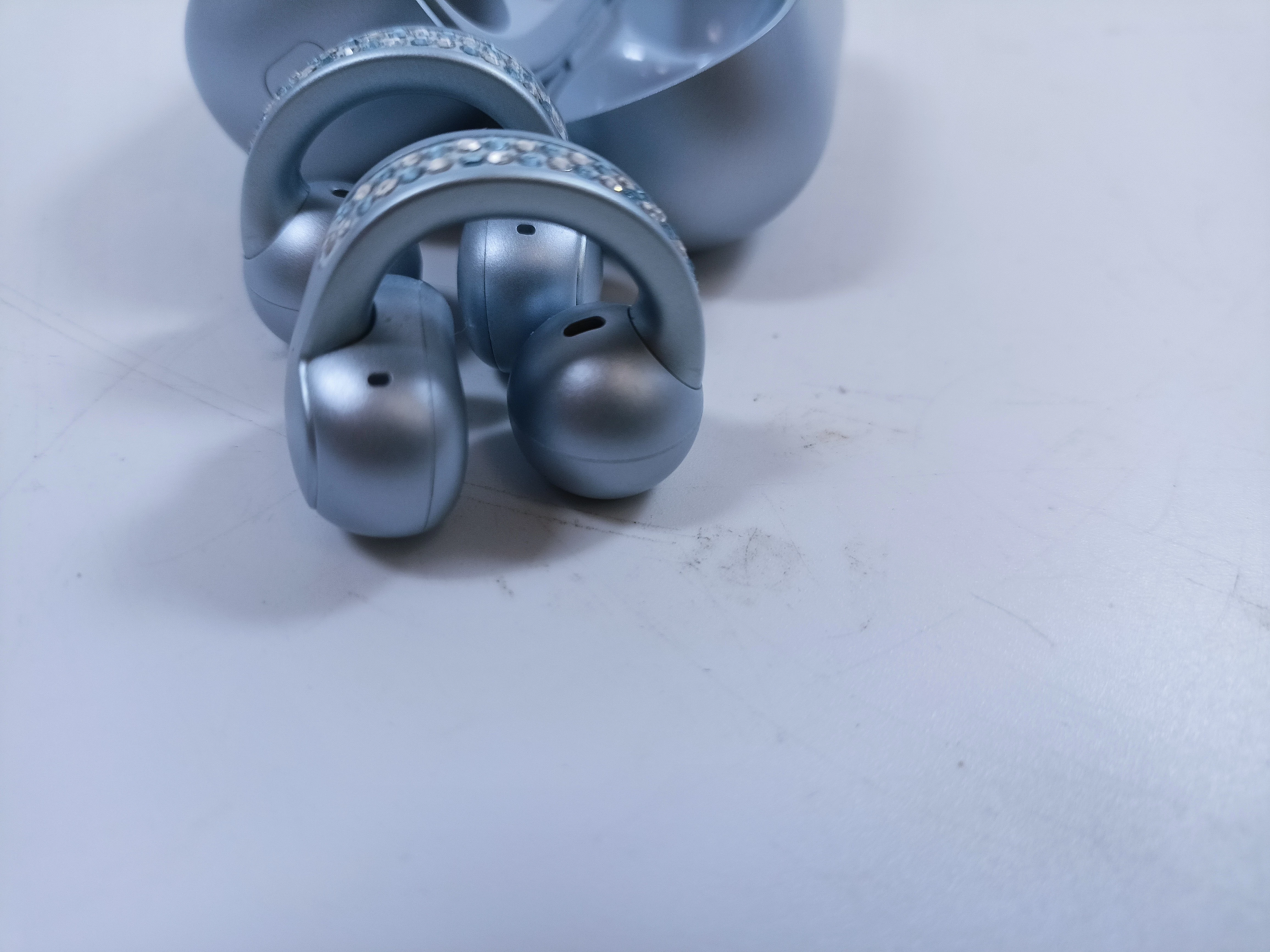 sluchawki-motorola-moto-buds-loop-at-jak-nowe-rodzaj-sluchawek-203681-1924292