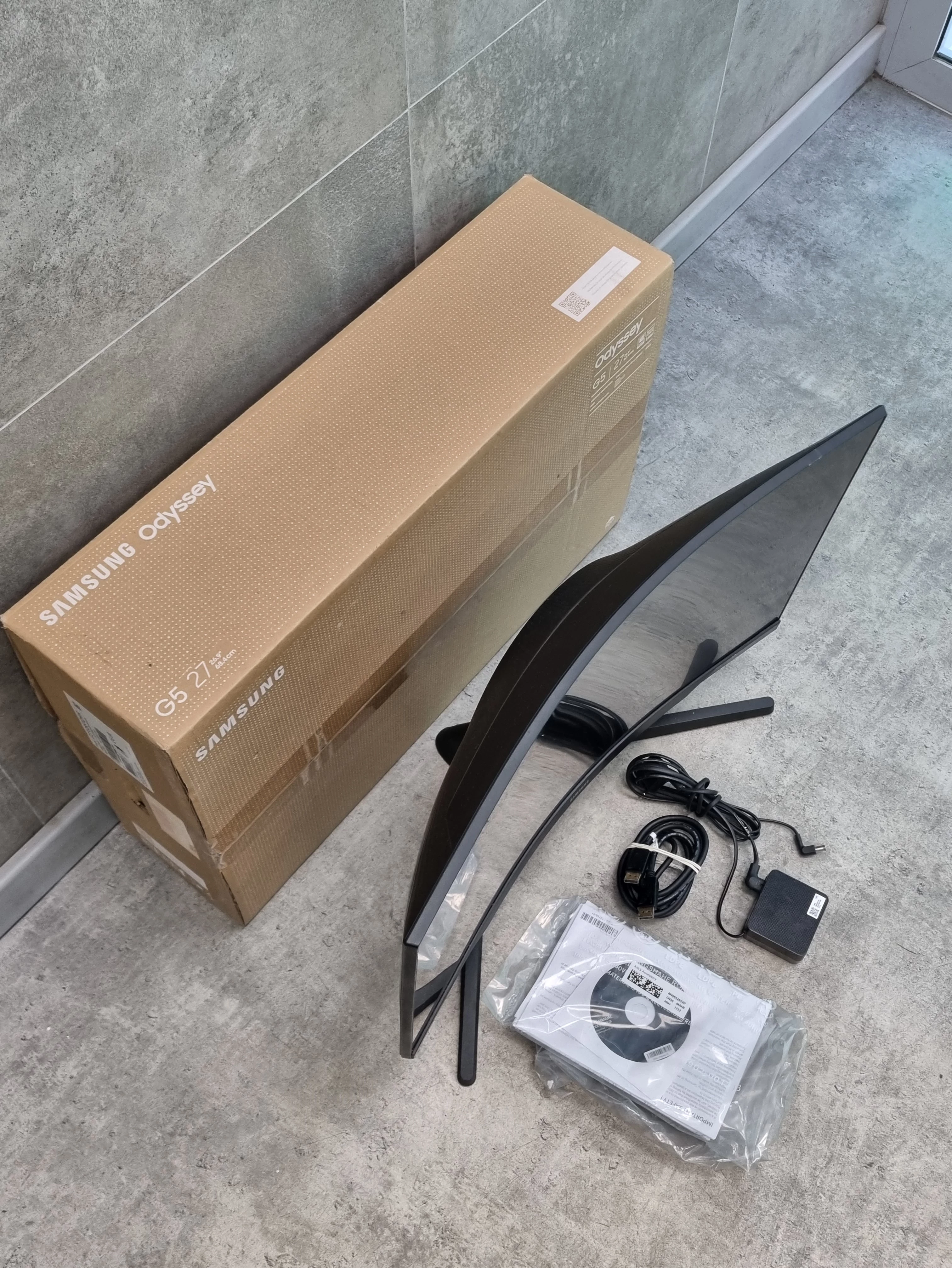 monitor-samsung-odyssey-c27g55tqwr-144-hz-przekatna-ekranu-cale-2700