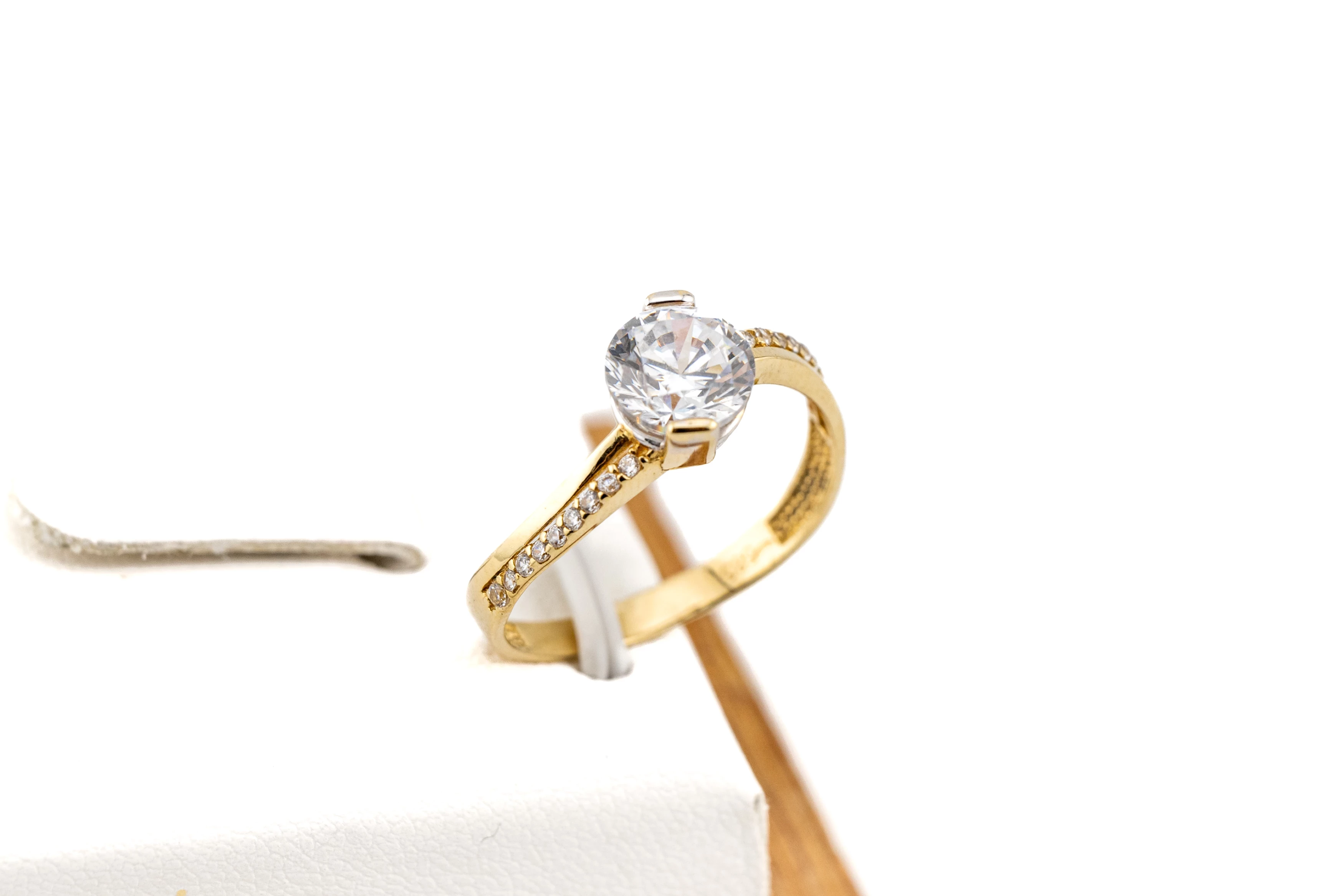 zc016-olsniewajacy-zloty-pierscionek-z-duza-cyrkonia-zloto-585-14k-r15-marka-248811-958954