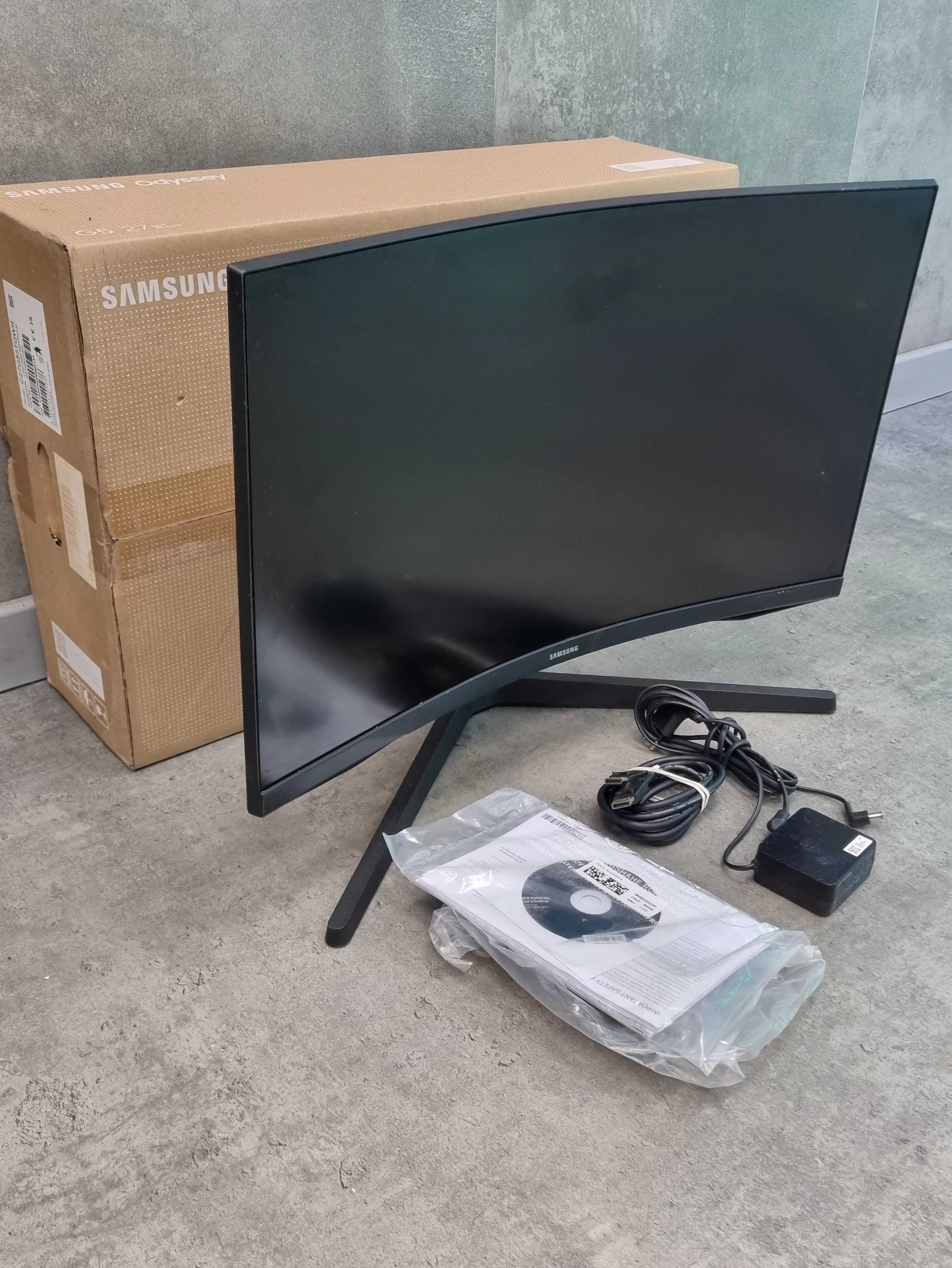 monitor-samsung-odyssey-c27g55tqwr-144-hz-jozefczaka-4-bytom