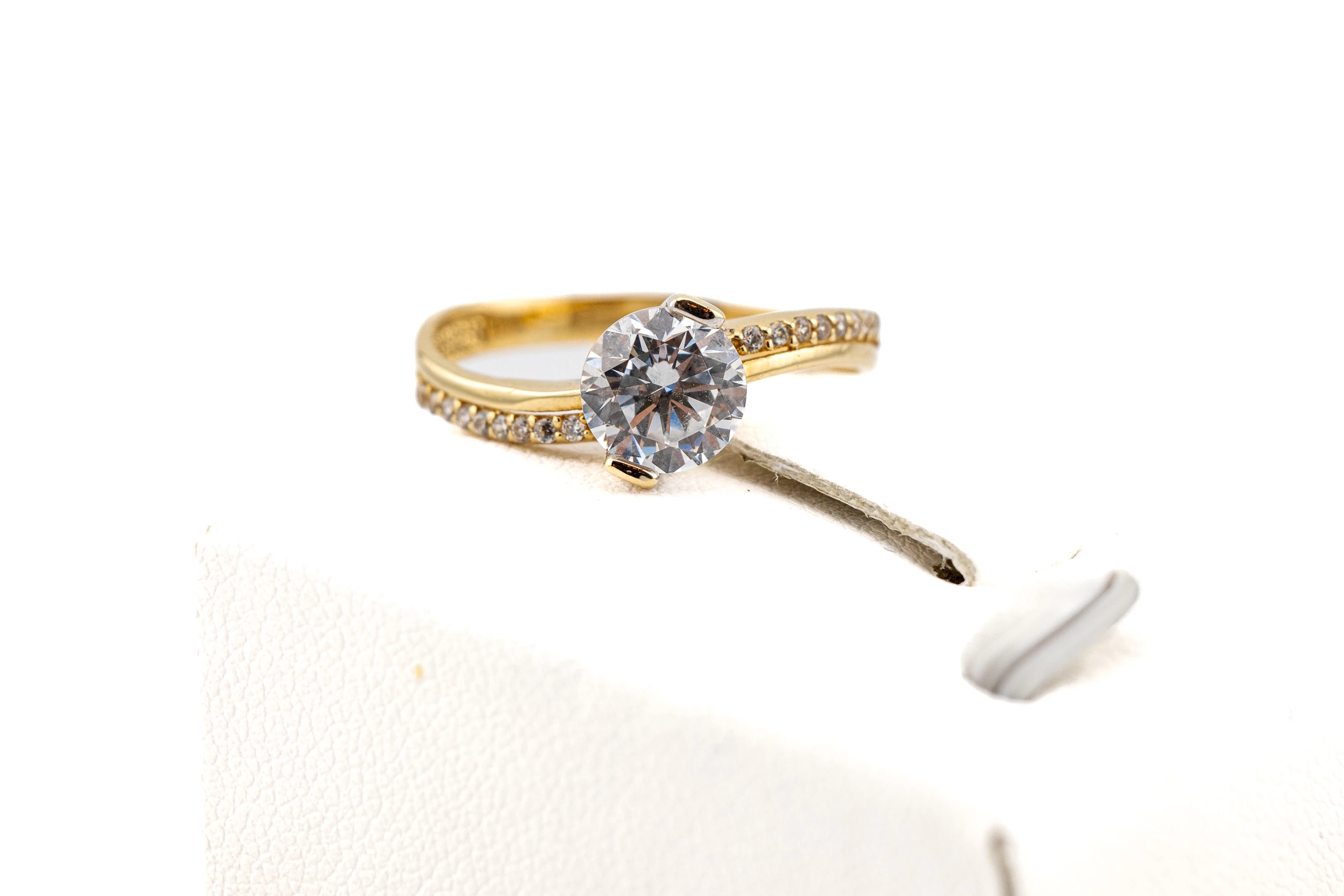 zc016-olsniewajacy-zloty-pierscionek-z-duza-cyrkonia-zloto-585-14k-r15-kamien-17088-128