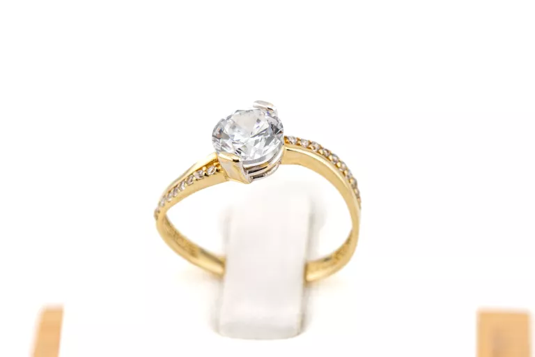 zc016-olsniewajacy-zloty-pierscionek-z-duza-cyrkonia-zloto-585-14k-r15-stan-11323-2