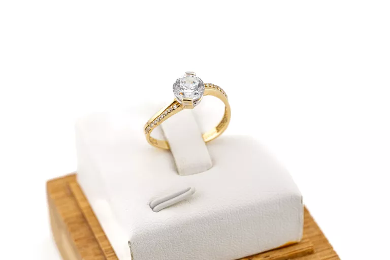 zc016-olsniewajacy-zloty-pierscionek-z-duza-cyrkonia-zloto-585-14k-r15-rodzaj-2205-2