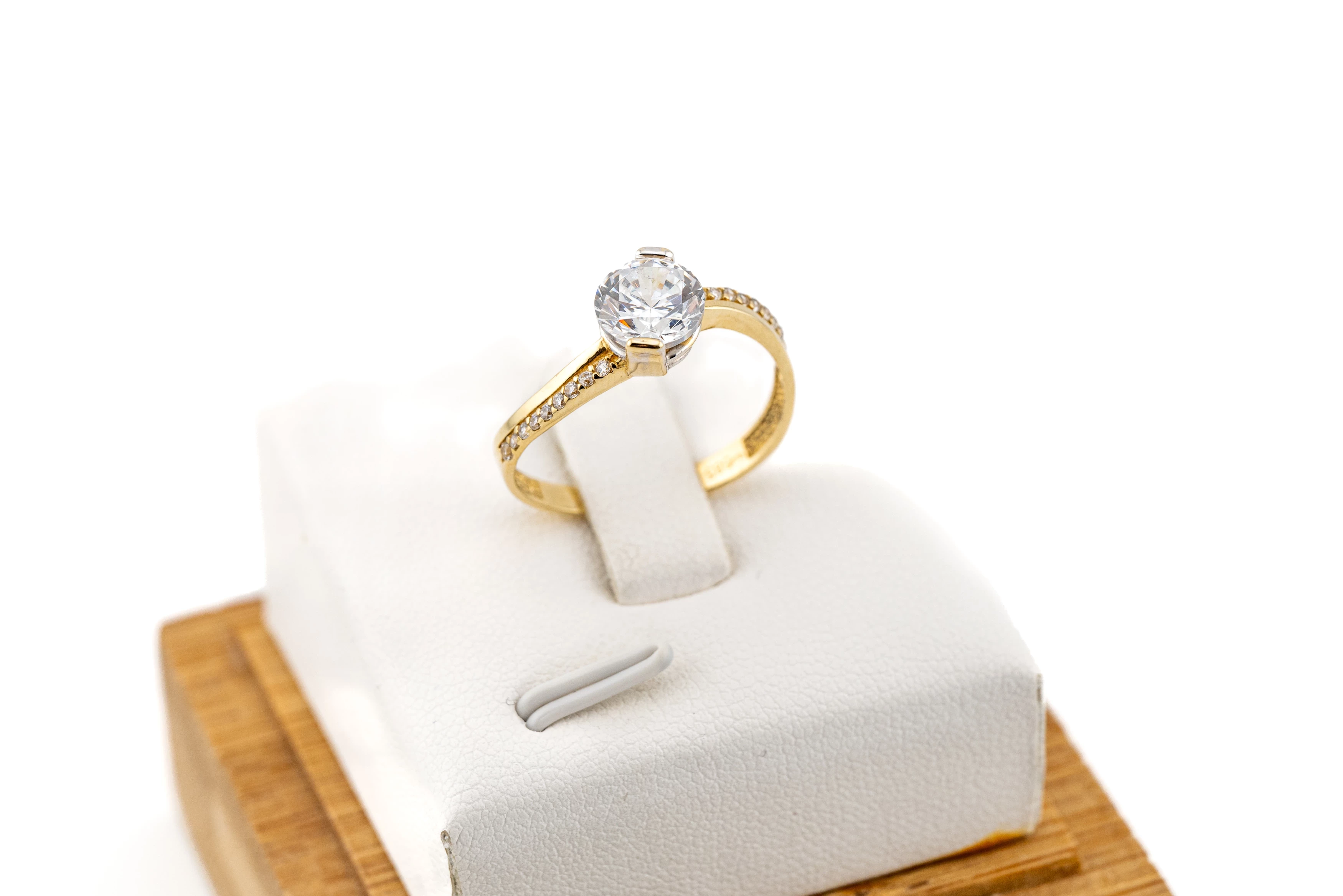 zc016-olsniewajacy-zloty-pierscionek-z-duza-cyrkonia-zloto-585-14k-r15-rodzaj-2205-2