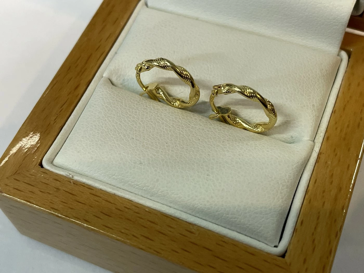 zlote-kolczyki-male-kola-585-067g-stan-11323-2